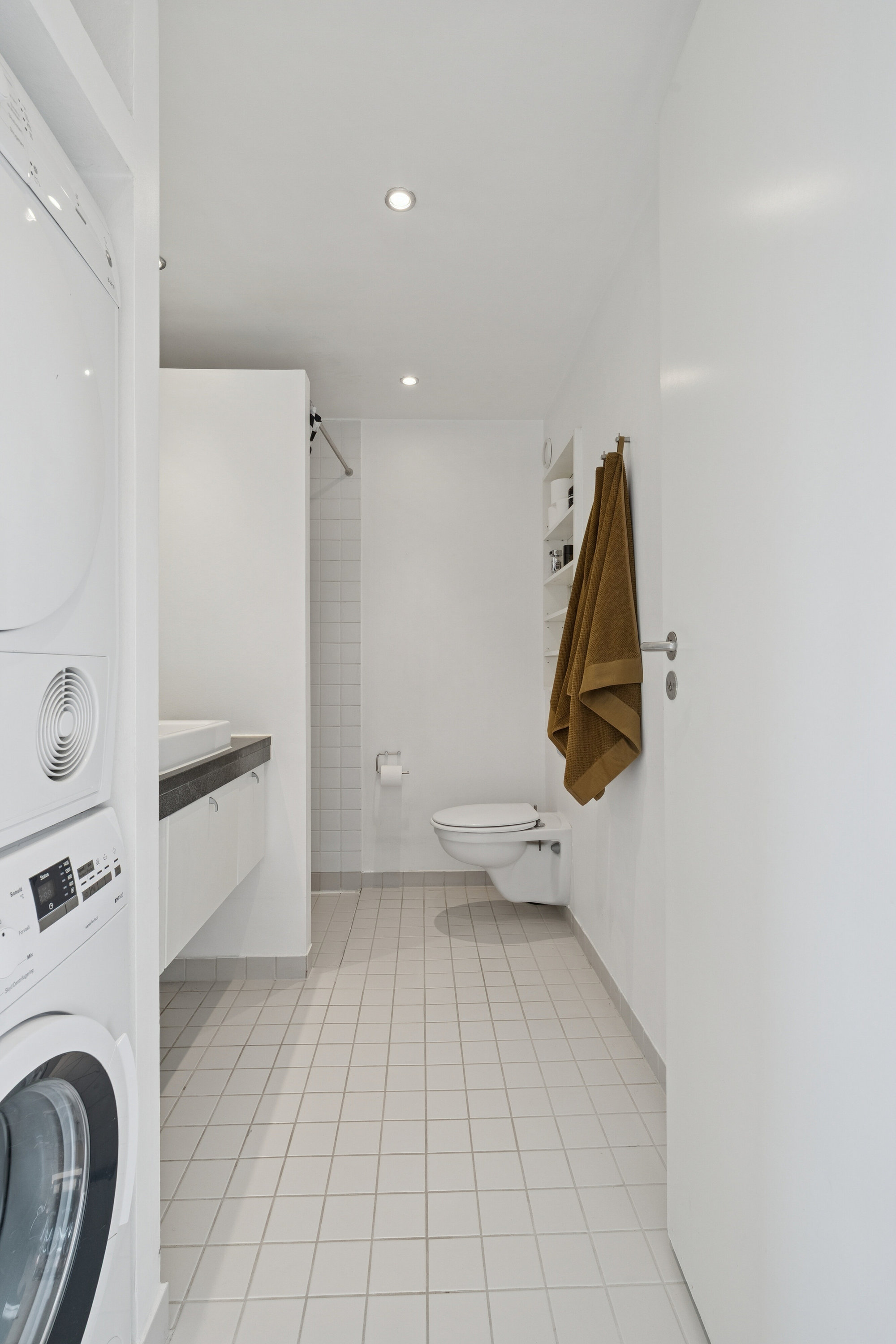 Fremhævet badeværelse billede i fuldskærmstilstand. Billede af Jens Otto Krags Gade 2, 4. th., 2300 København S