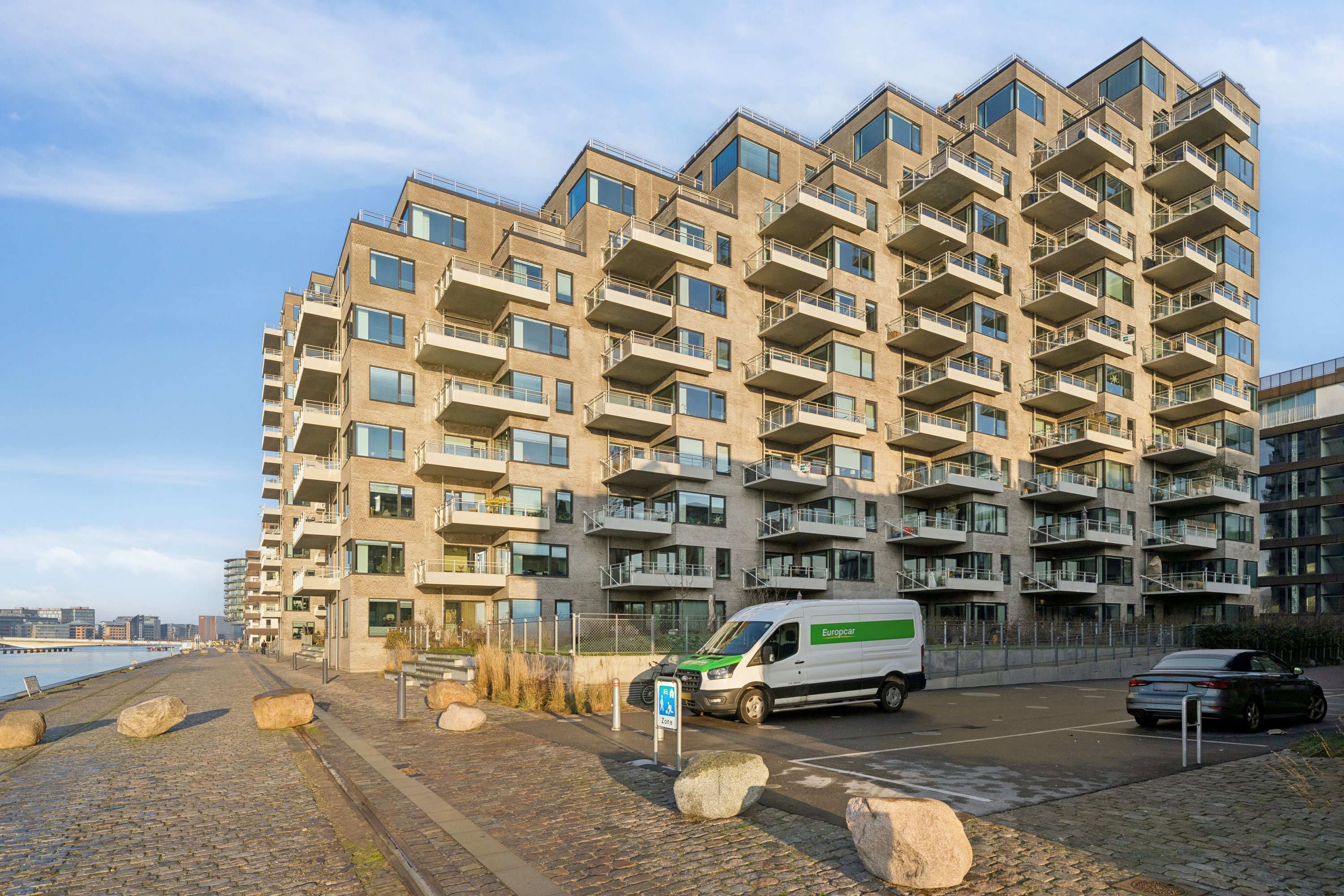 Fremhævet facade billede i fuldskærmstilstand. Billede af Islands Brygge 38D, 6. th., 2300 København S