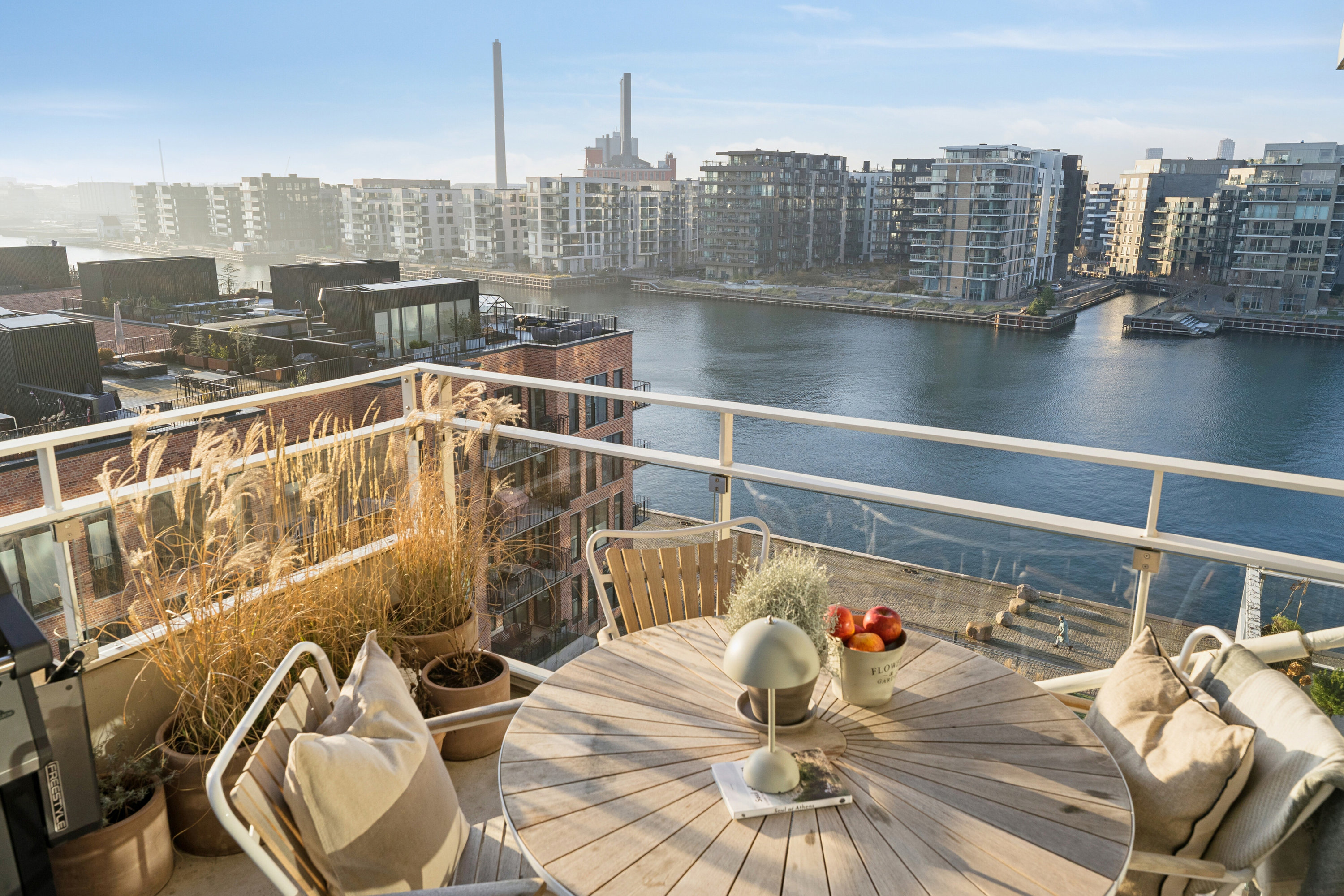 Miniaturebillede 1: altan. Billede af Islands Brygge 38D, 6. th., 2300 København S