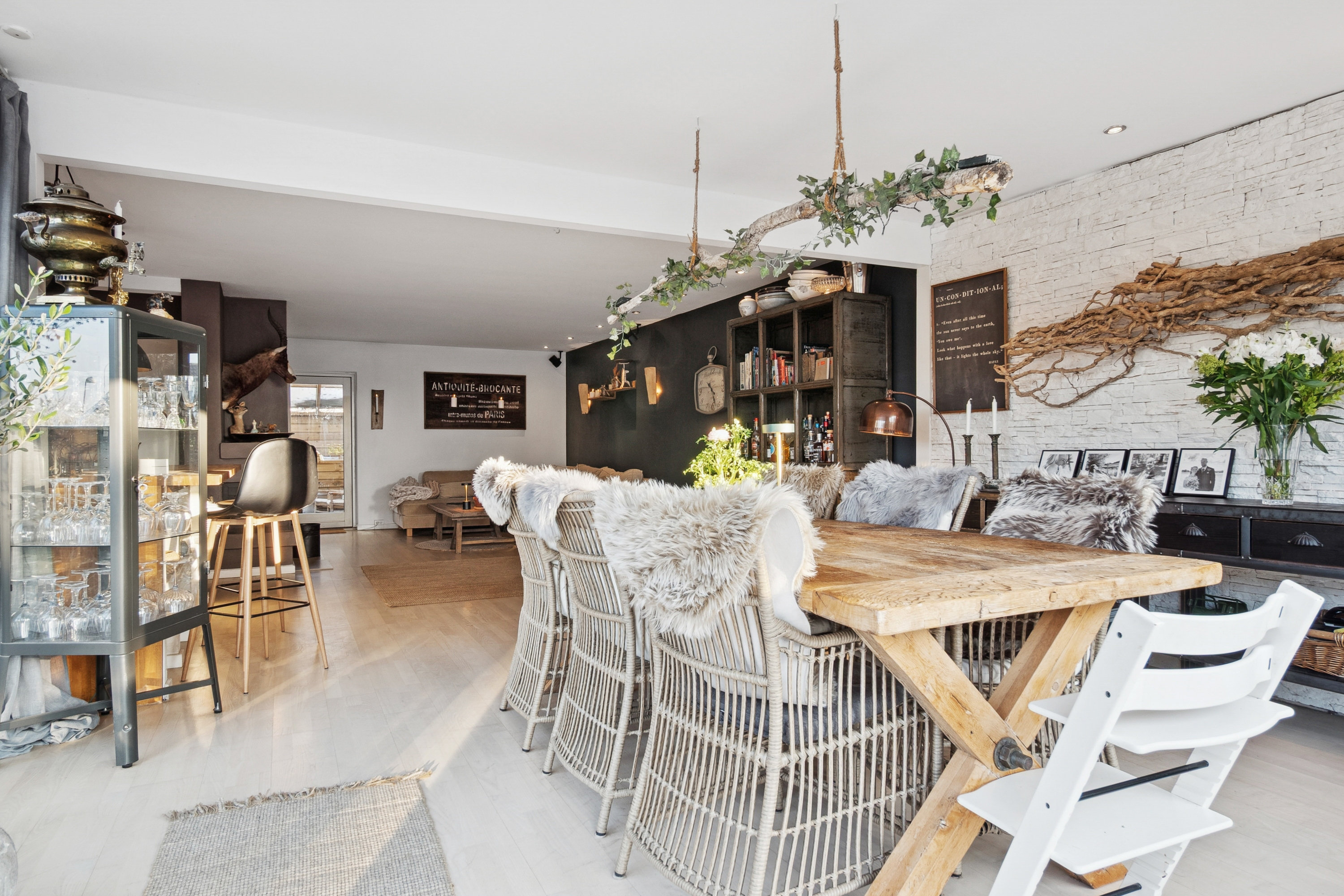 Fremhævet stue billede i fuldskærmstilstand. Billede af Gammel Køge Landevej 790B, 2660 Brøndby Strand