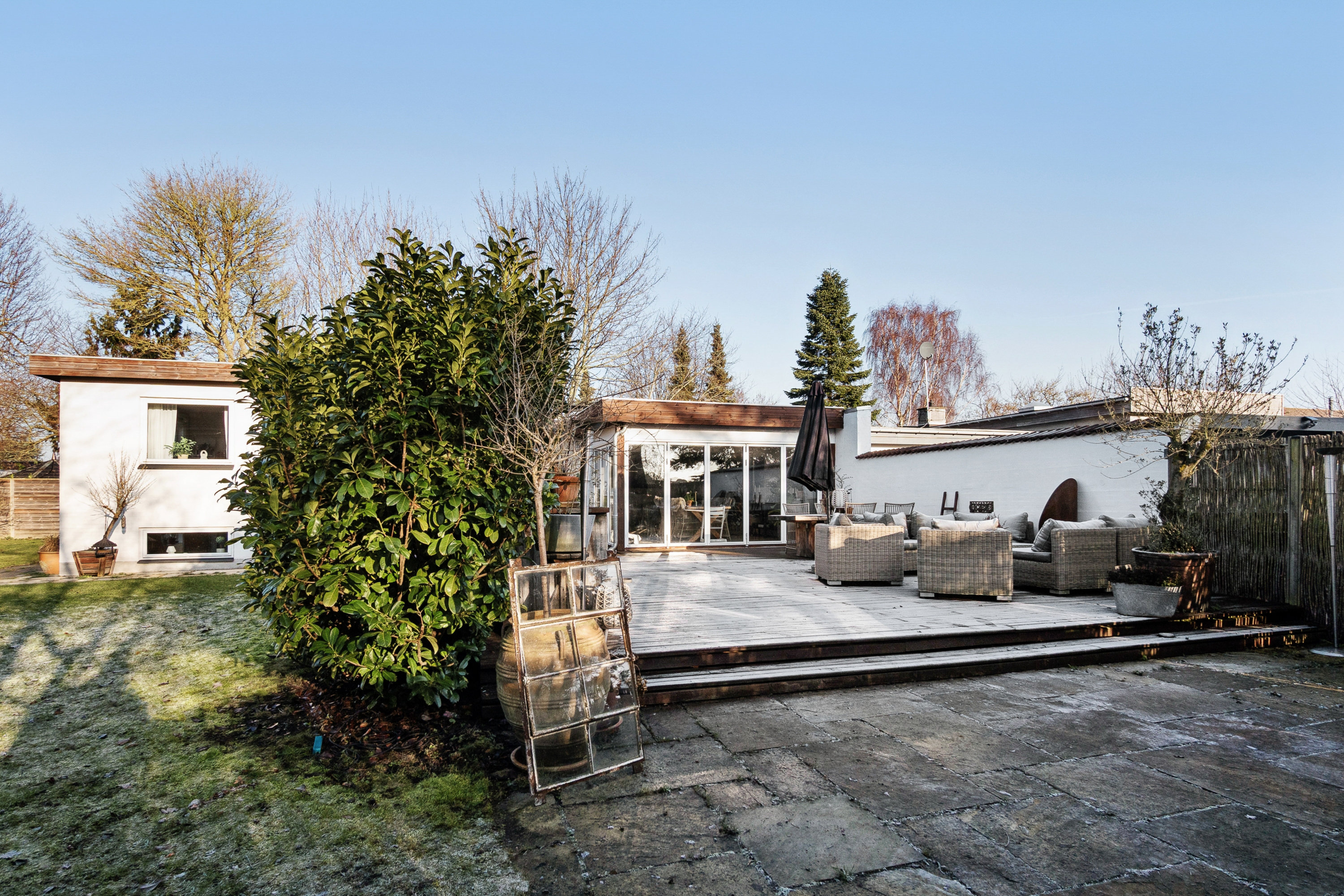 Fremhævet hus ser fra haven billede i fuldskærmstilstand. Billede af Gammel Køge Landevej 790B, 2660 Brøndby Strand