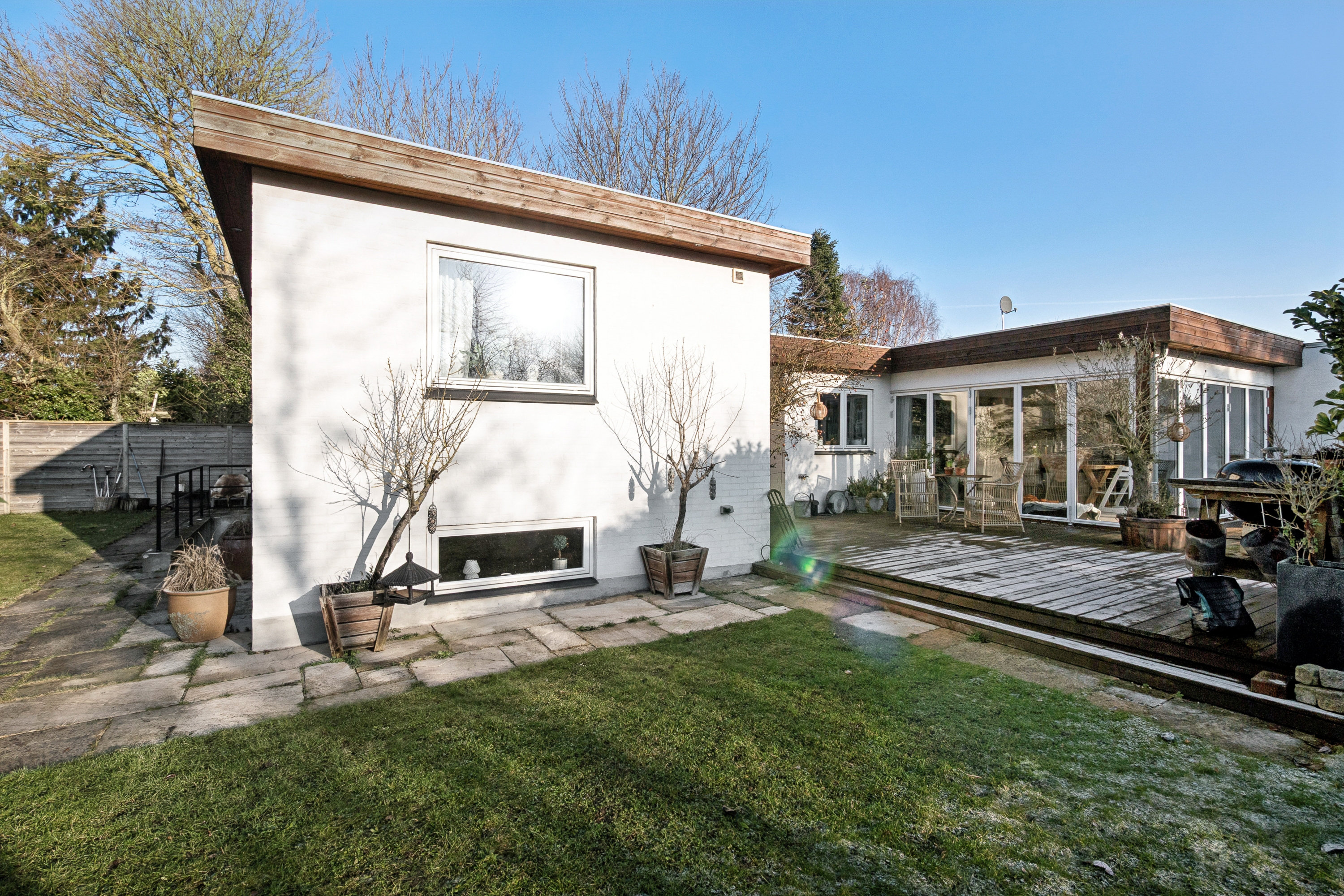 Fremhævet hus ser fra haven billede i fuldskærmstilstand. Billede af Gammel Køge Landevej 790B, 2660 Brøndby Strand