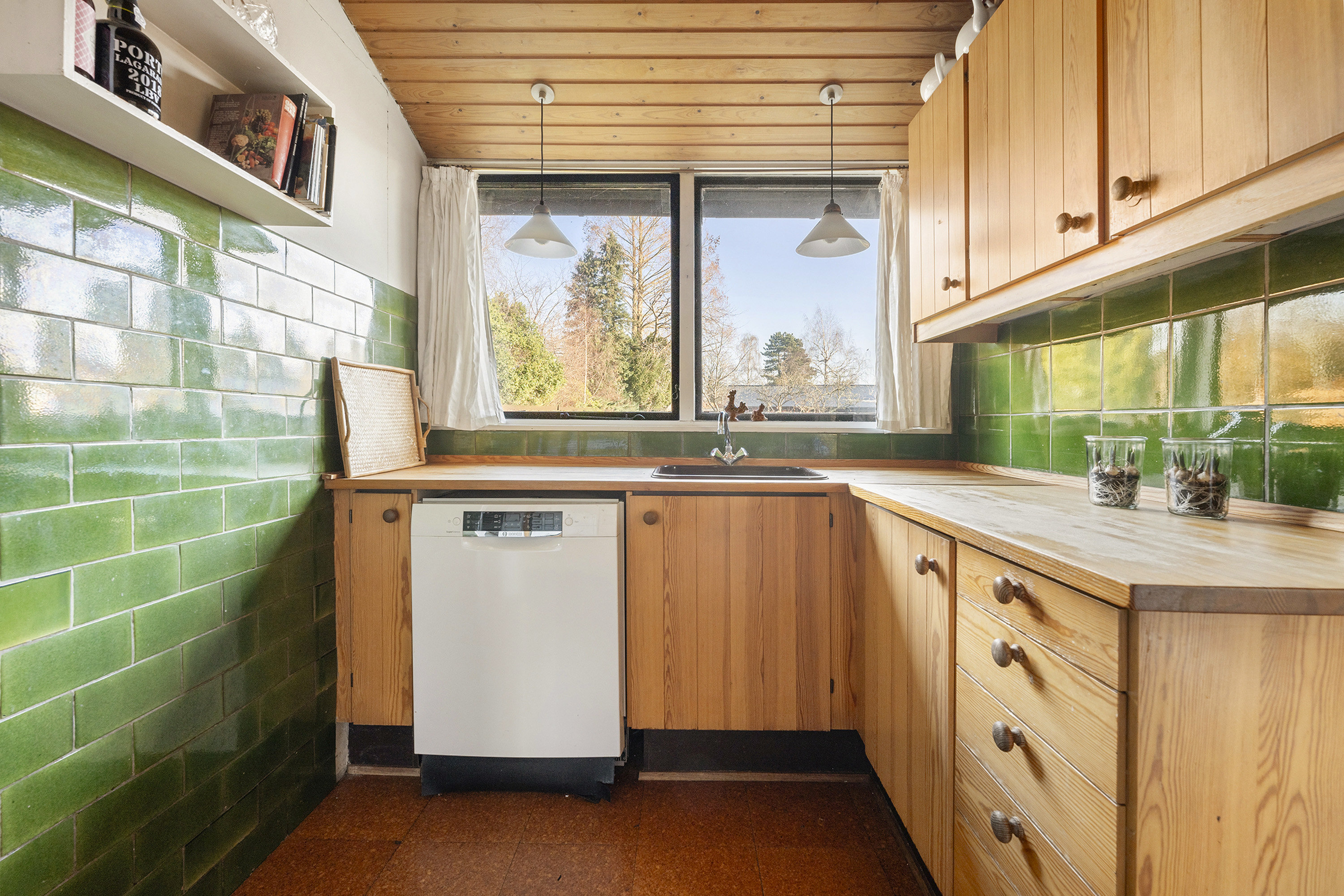 Fremhævet køkken billede i fuldskærmstilstand. Billede af Skovlybakken 5, Øverød, 2840 Holte