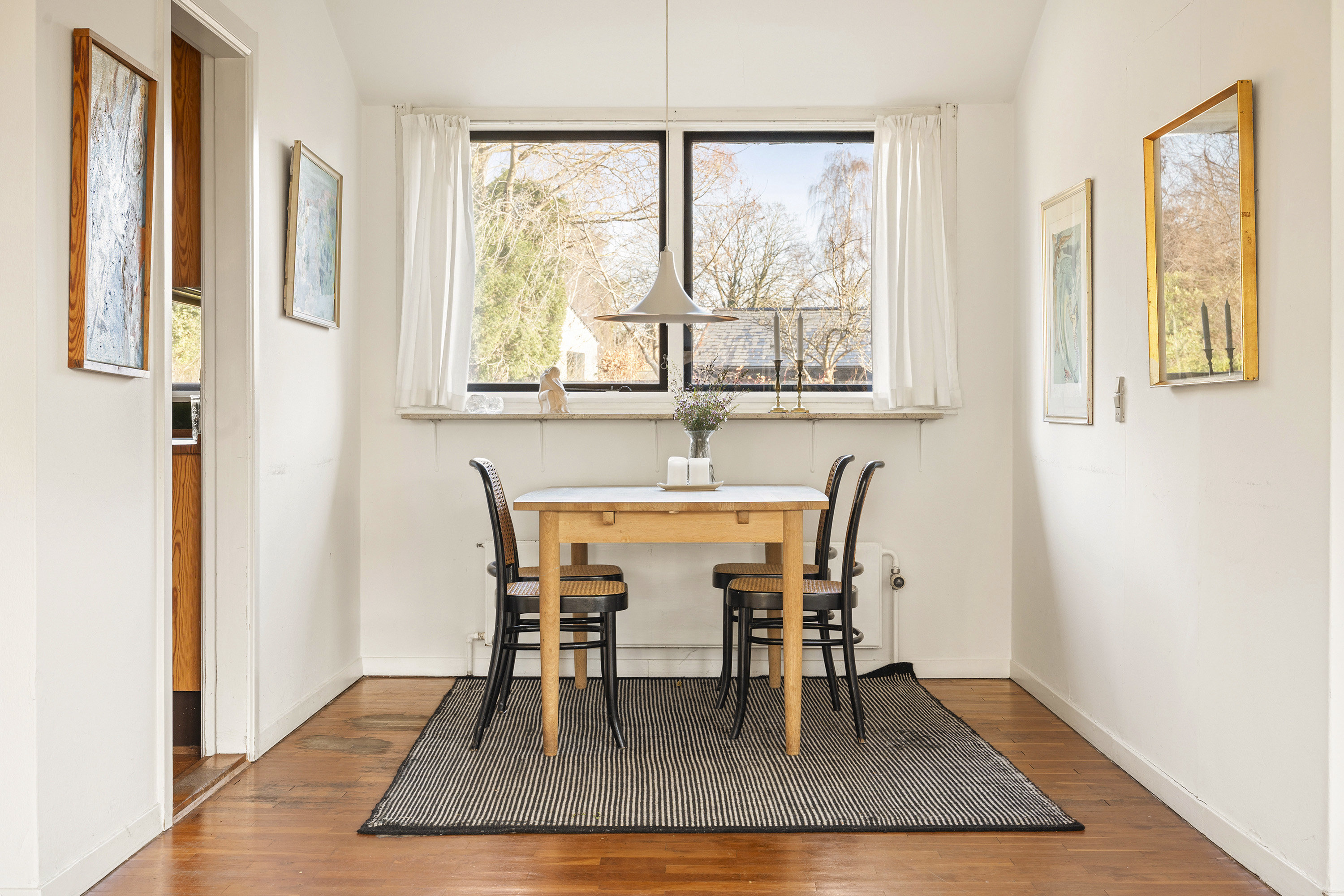 Fremhævet spisestue billede i fuldskærmstilstand. Billede af Skovlybakken 5, Øverød, 2840 Holte