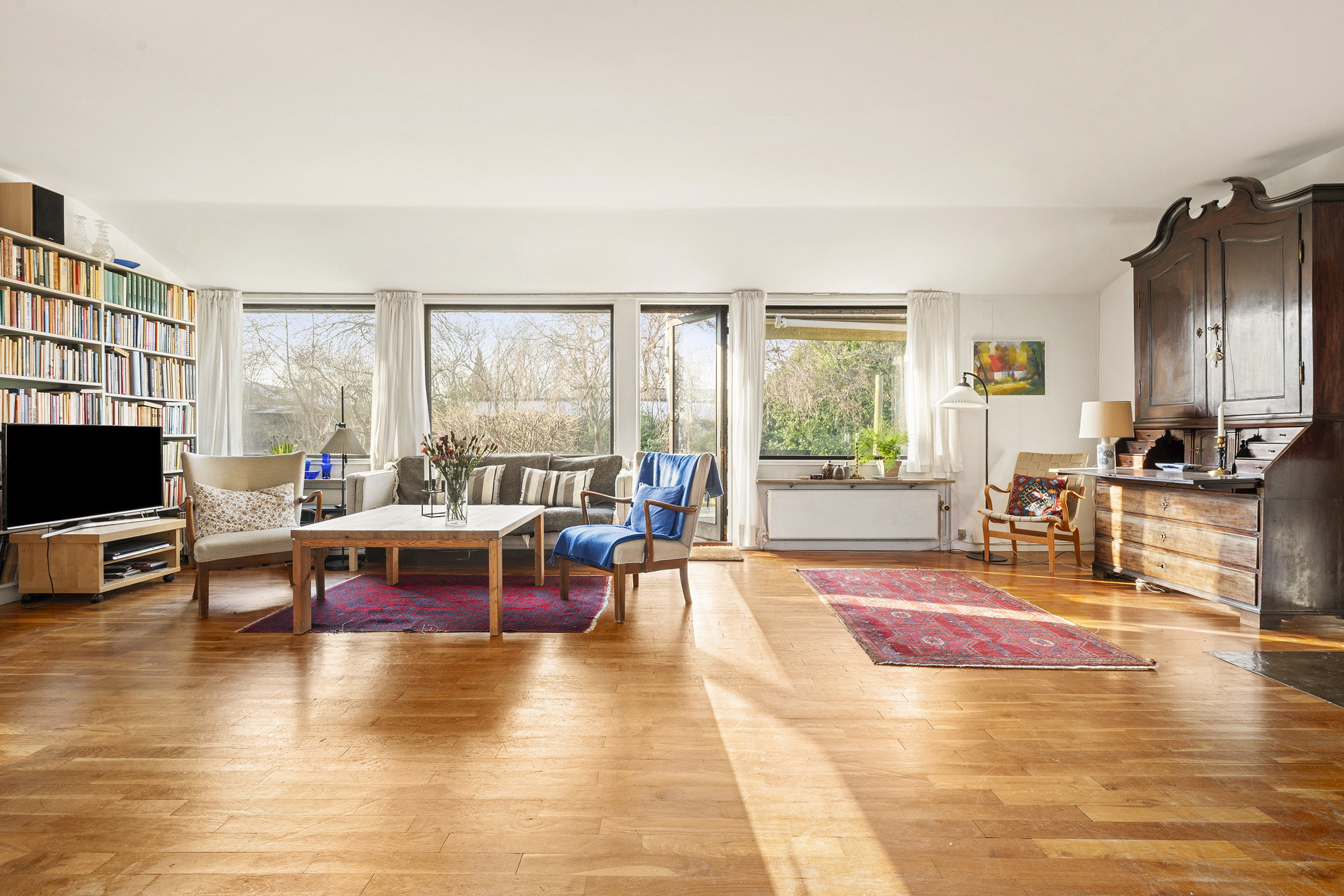 Fremhævet stue billede i fuldskærmstilstand. Billede af Skovlybakken 5, Øverød, 2840 Holte