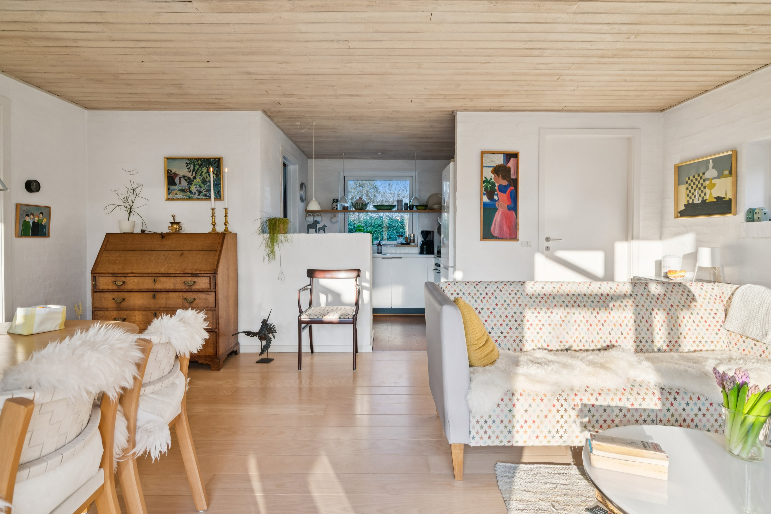 Fremhævet stue billede i fuldskærmstilstand. Billede af Hybenvej 7B, 8240 Risskov