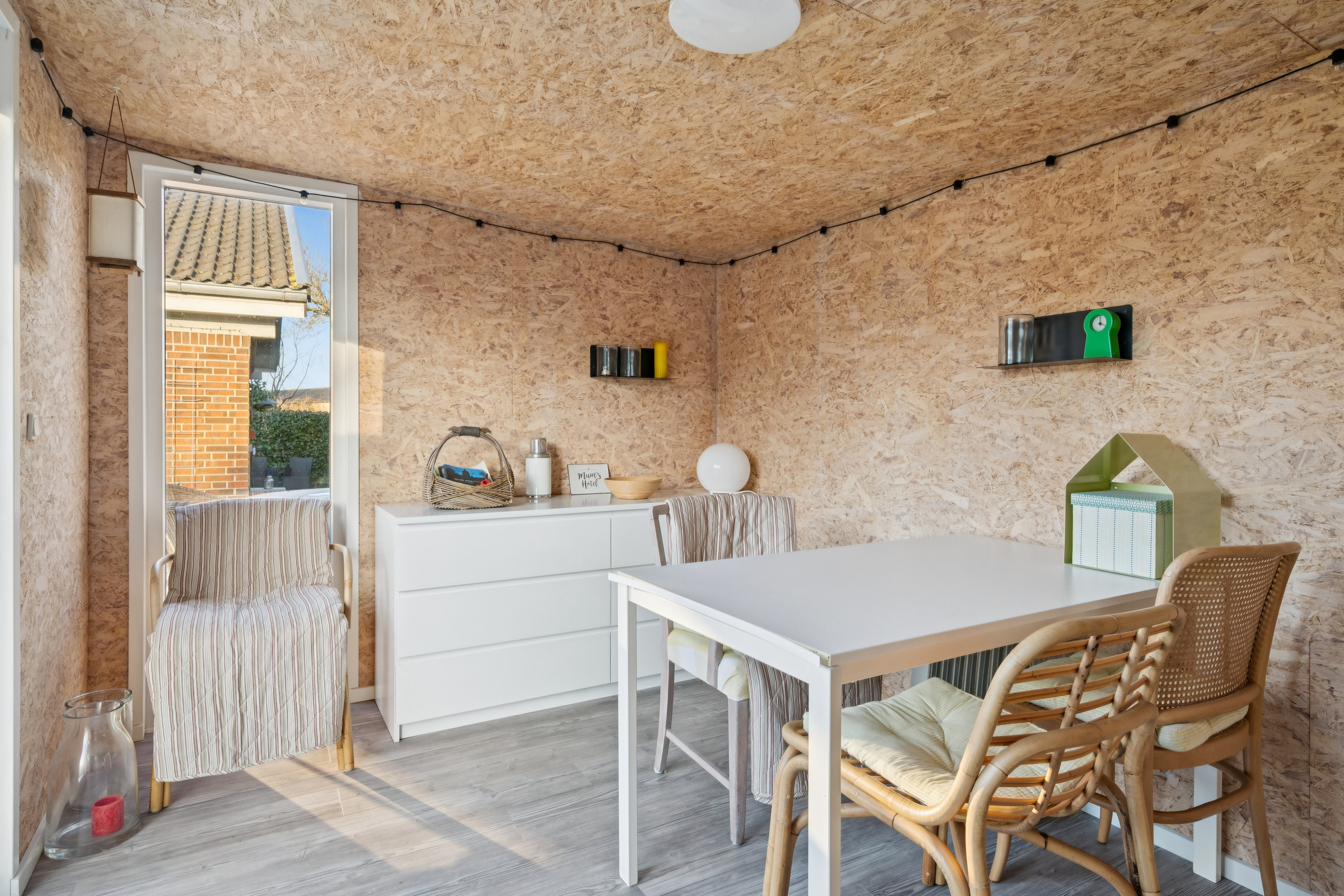 Fremhævet stue billede i fuldskærmstilstand. Billede af Hybenvej 7B, 8240 Risskov