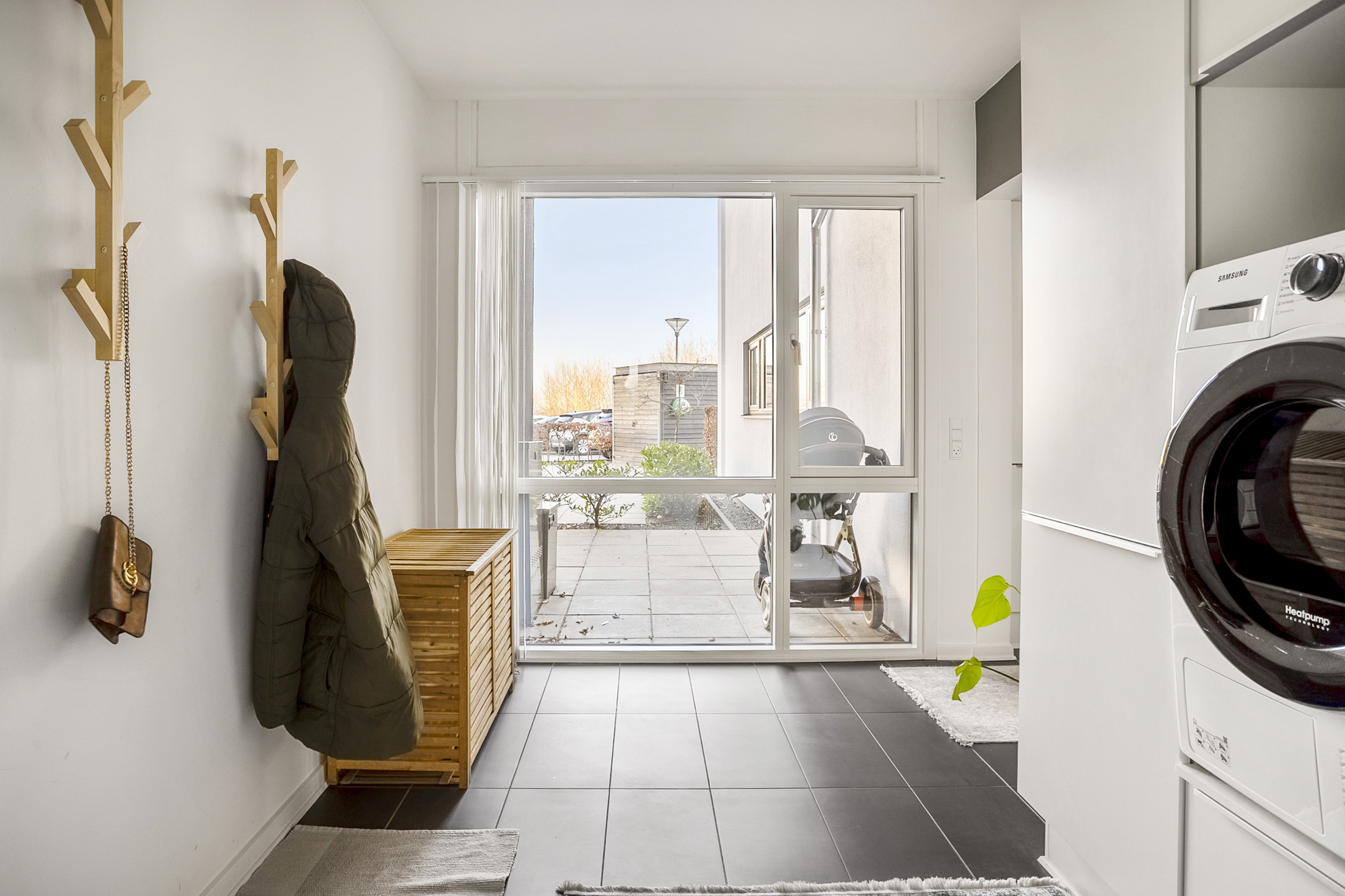 Fremhævet entré billede i fuldskærmstilstand. Billede af Ternevej 67C, st.., 8700 Horsens