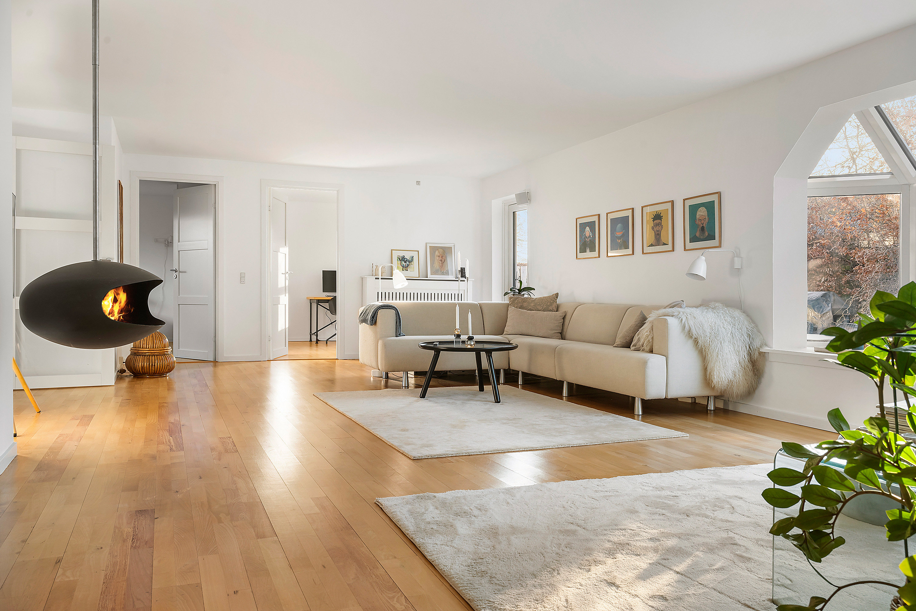 Fremhævet stue billede i fuldskærmstilstand. Billede af Gæslingestien 6C, Trørød, 2950 Vedbæk