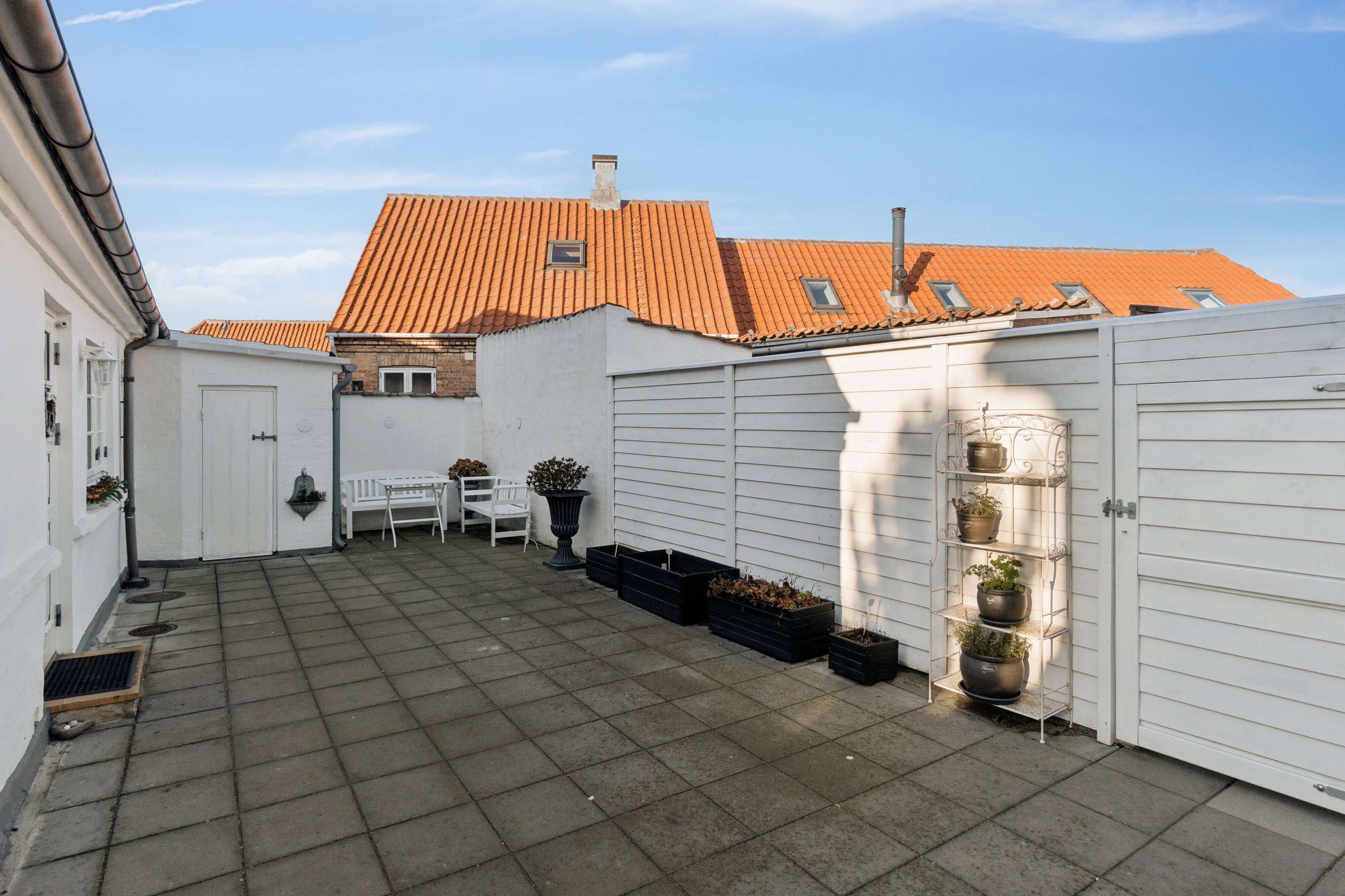 Fremhævet udendørs billede i fuldskærmstilstand. Billede af Møllegade 32, 3700 Rønne