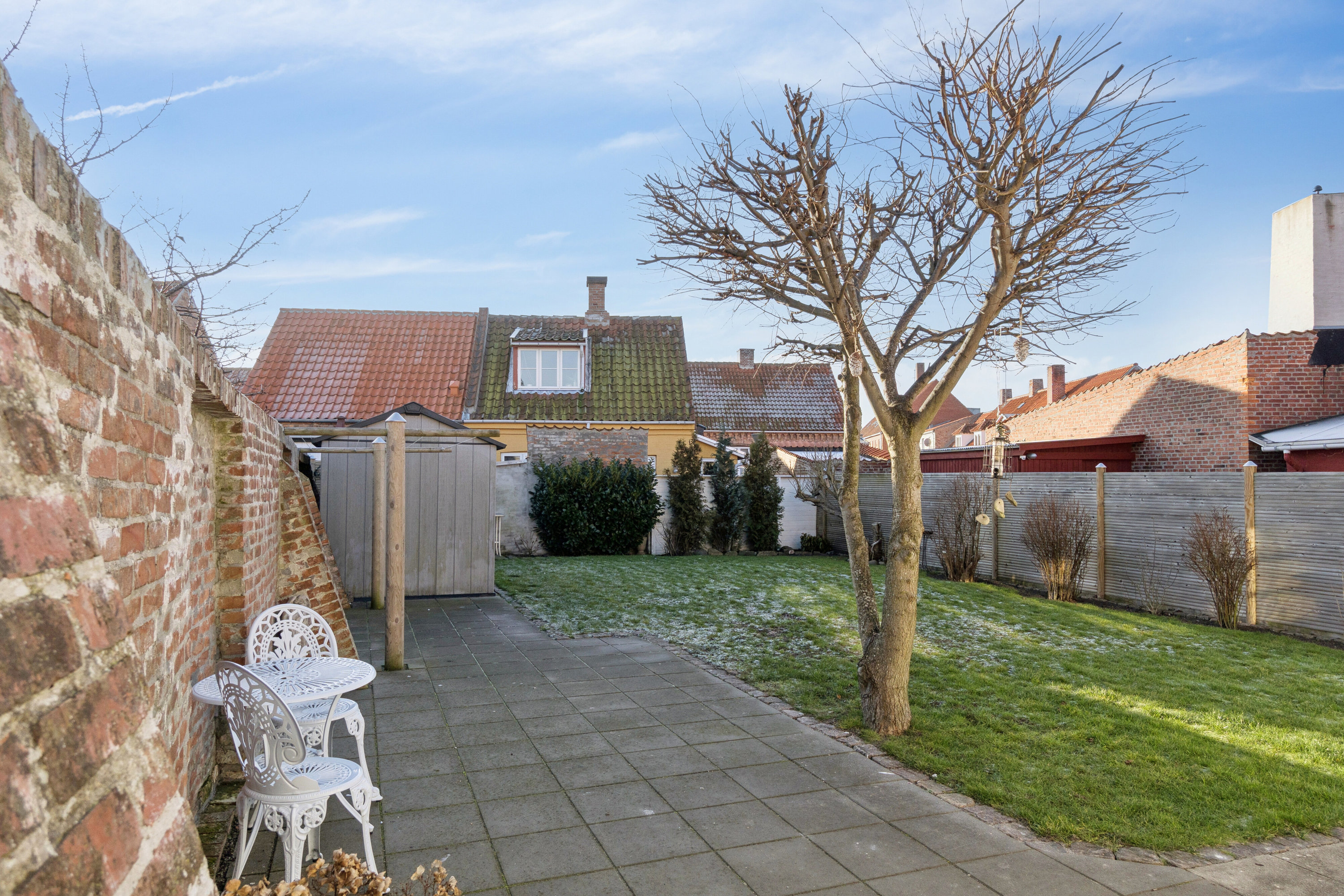 Fremhævet udendørs billede i fuldskærmstilstand. Billede af Møllegade 32, 3700 Rønne