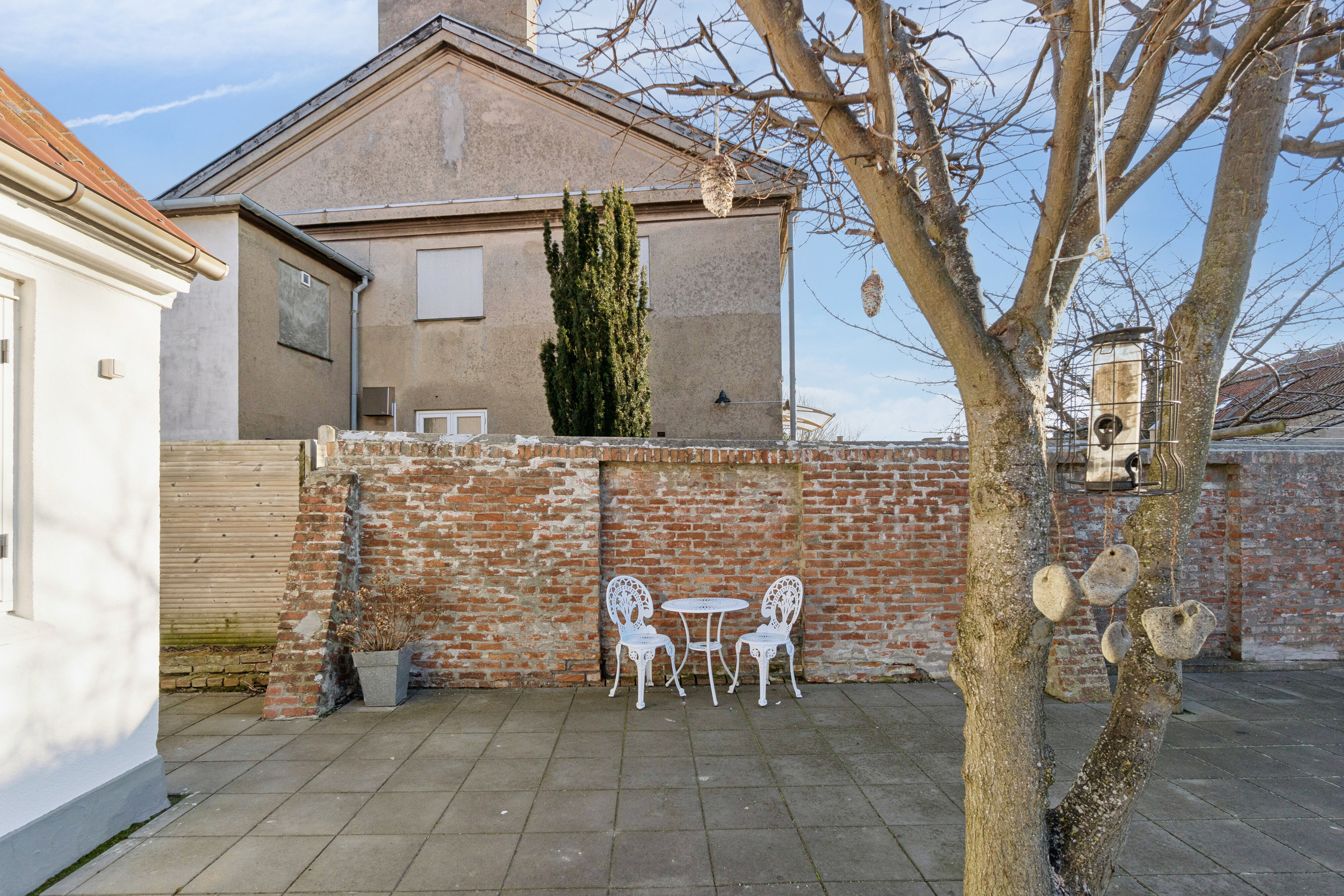 Fremhævet udendørs billede i fuldskærmstilstand. Billede af Møllegade 32, 3700 Rønne