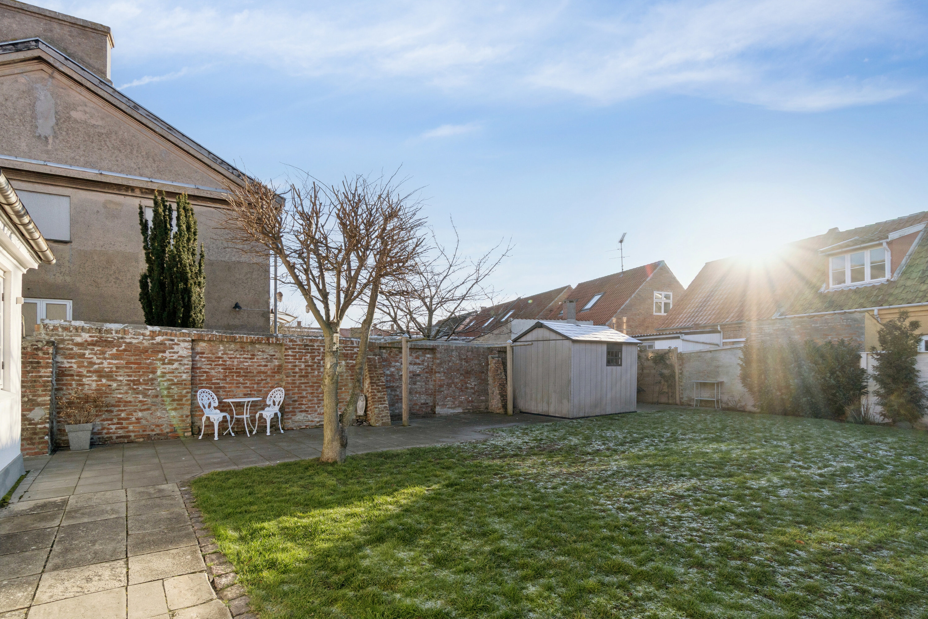 Fremhævet udendørs billede i fuldskærmstilstand. Billede af Møllegade 32, 3700 Rønne