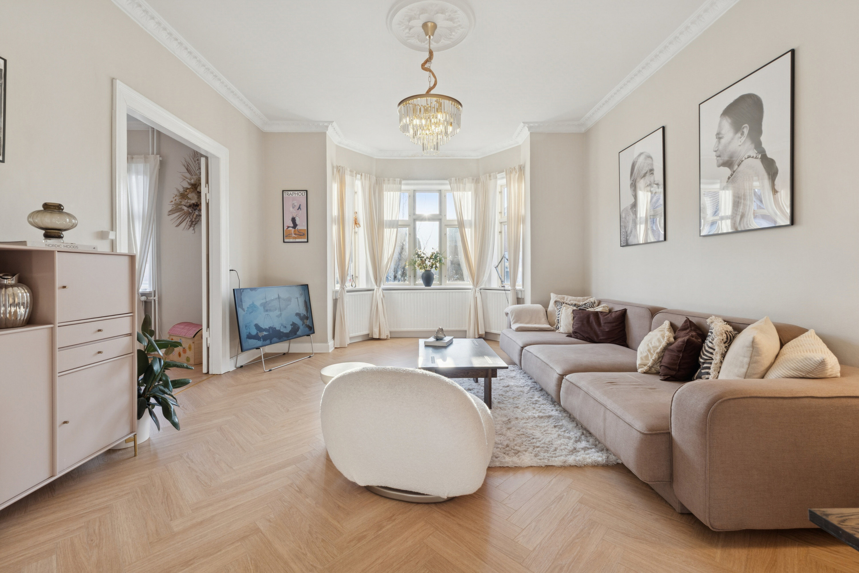 Fremhævet stue billede i fuldskærmstilstand. Billede af Strandvej 30, 5700 Svendborg