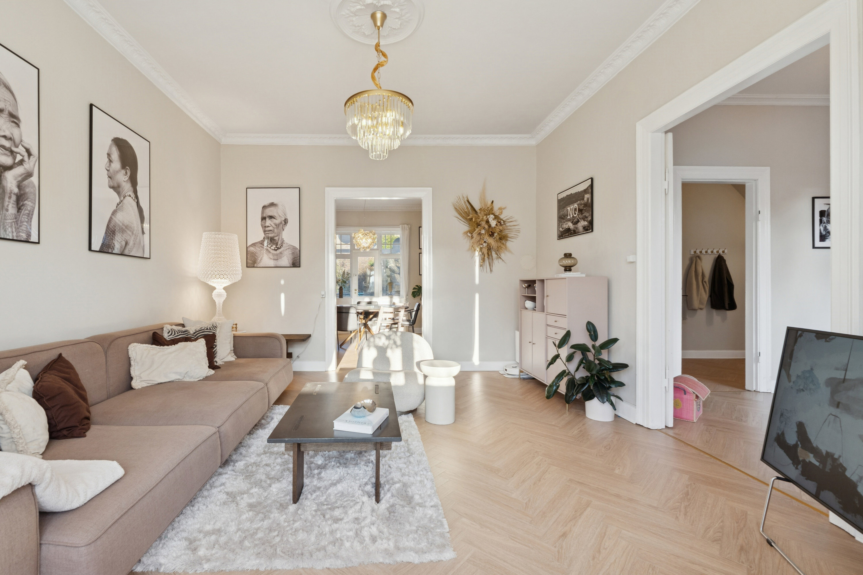 Fremhævet stue billede i fuldskærmstilstand. Billede af Strandvej 30, 5700 Svendborg