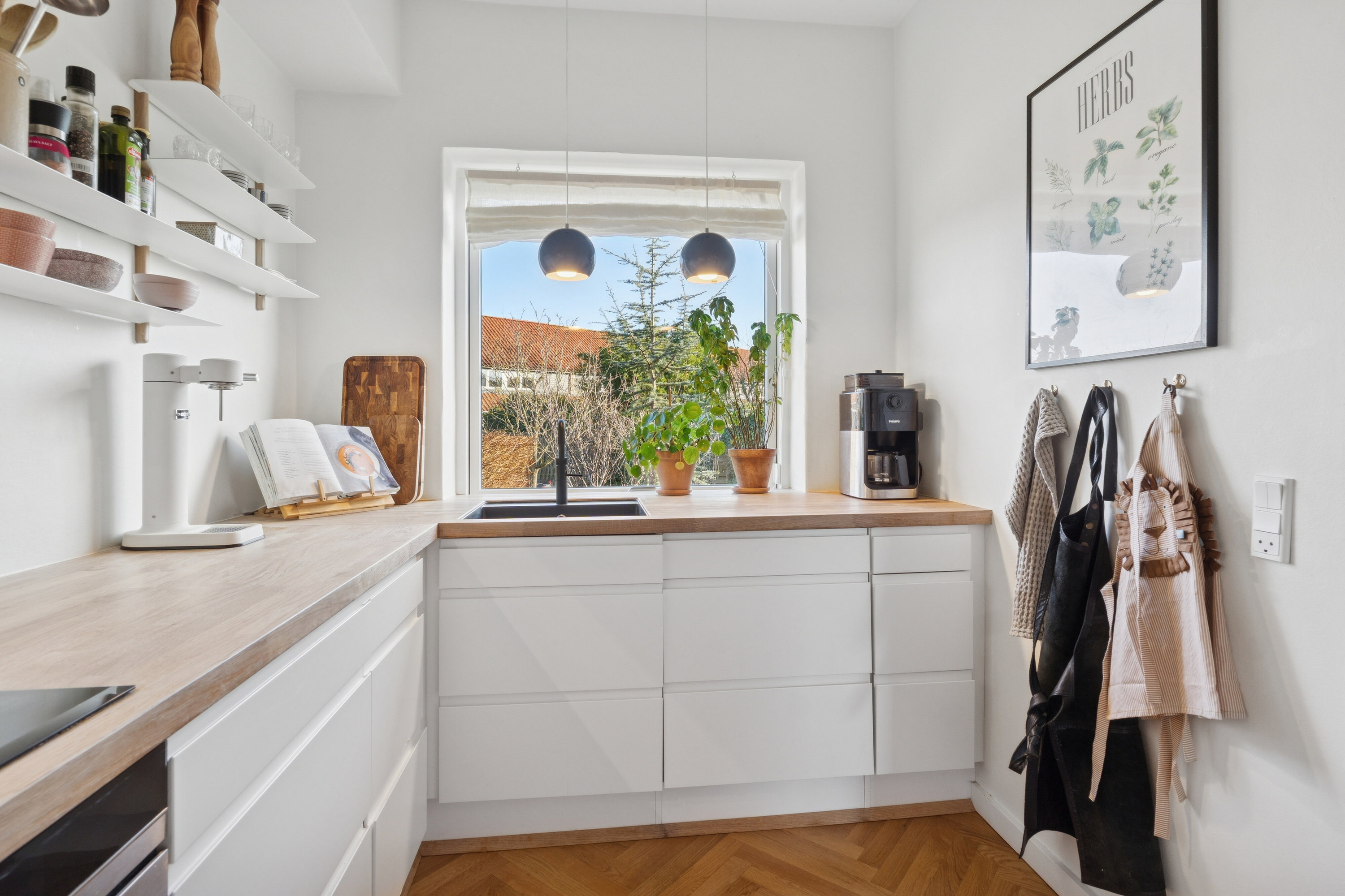 Fremhævet køkken billede i fuldskærmstilstand. Billede af Tornebakken 45, 2830 Virum