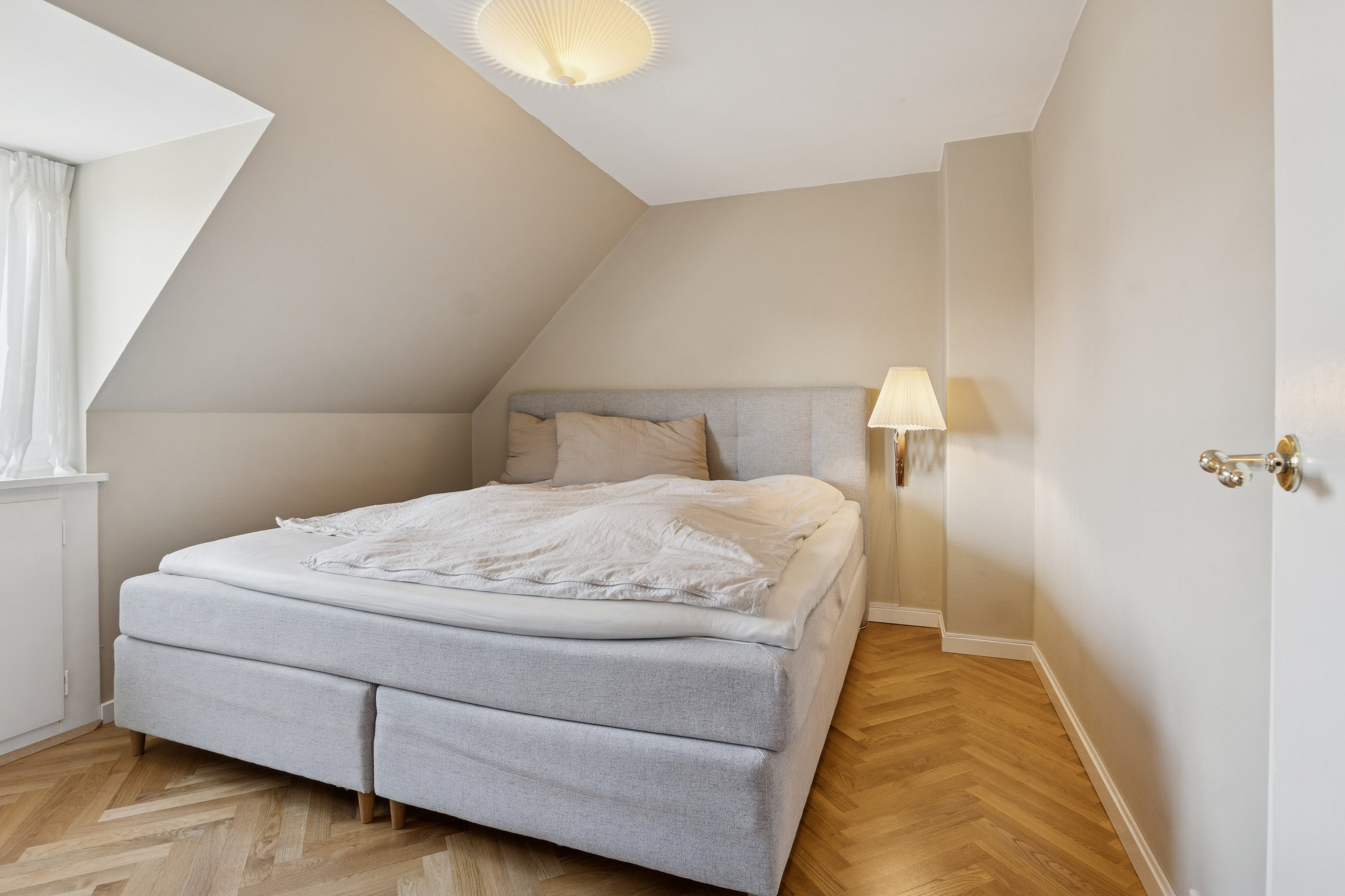 Fremhævet soveværelse billede i fuldskærmstilstand. Billede af Tornebakken 45, 2830 Virum