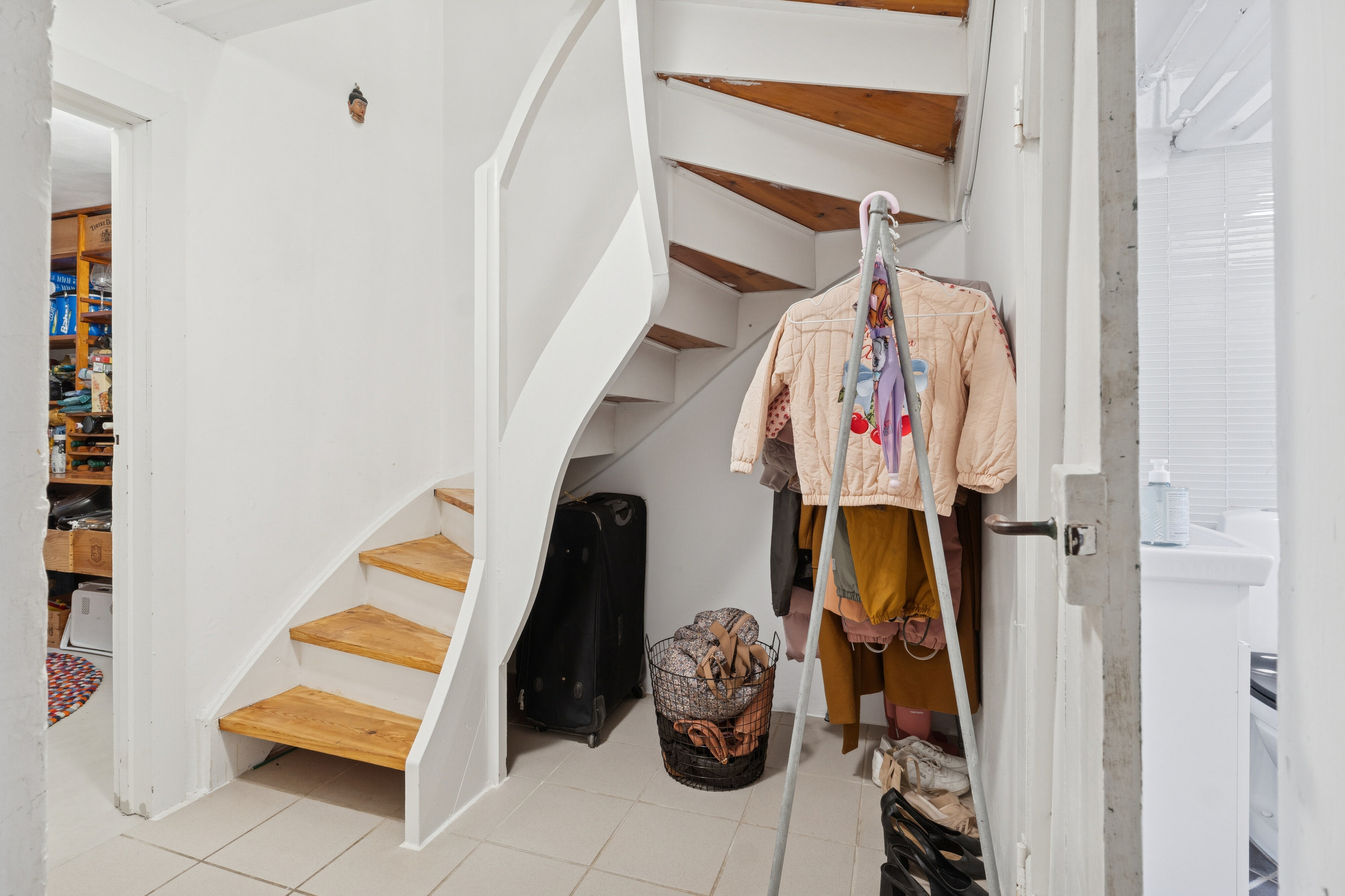 Fremhævet gang billede i fuldskærmstilstand. Billede af Tornebakken 45, 2830 Virum