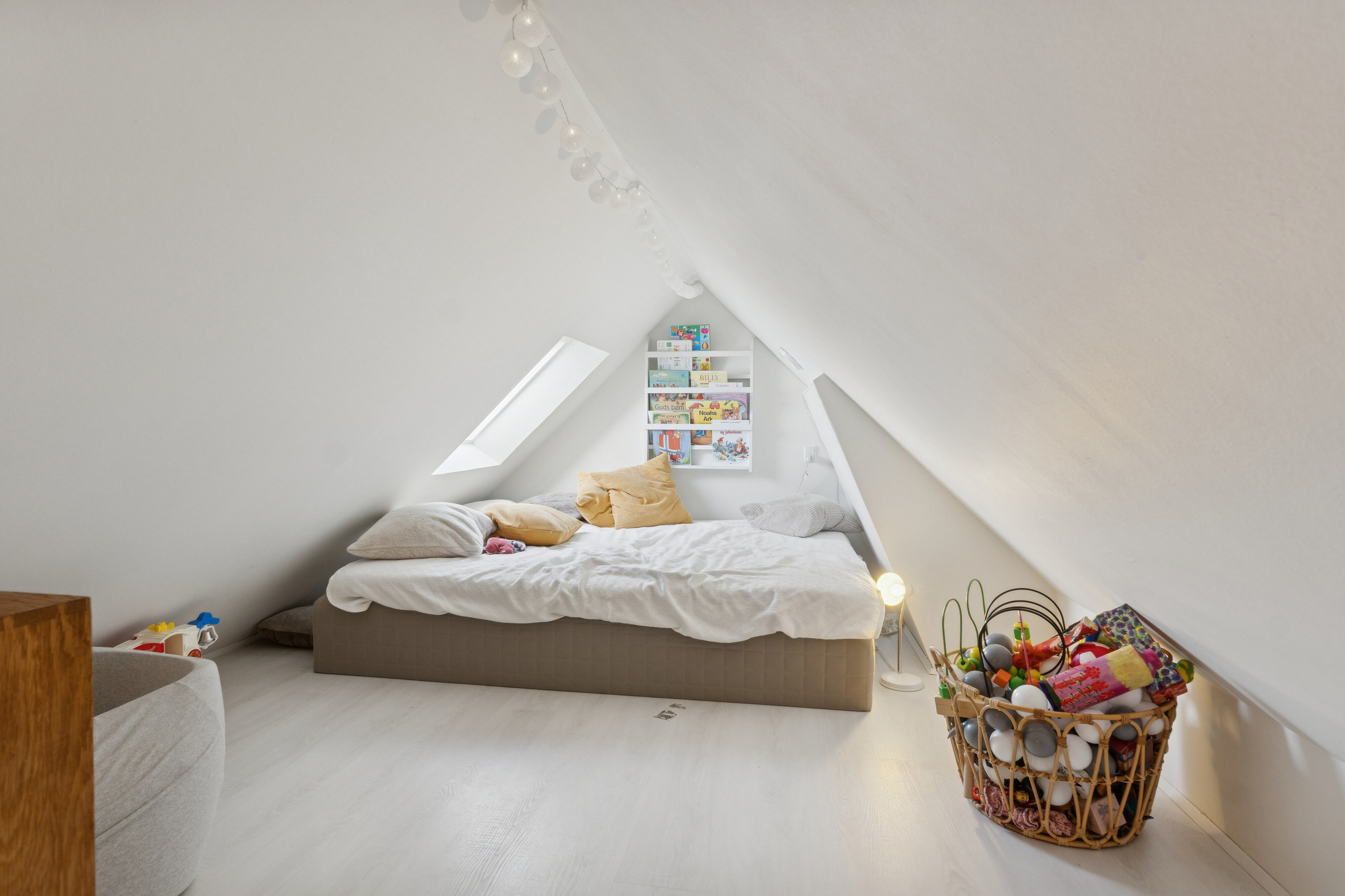 Fremhævet soveværelse billede i fuldskærmstilstand. Billede af Tornebakken 45, 2830 Virum