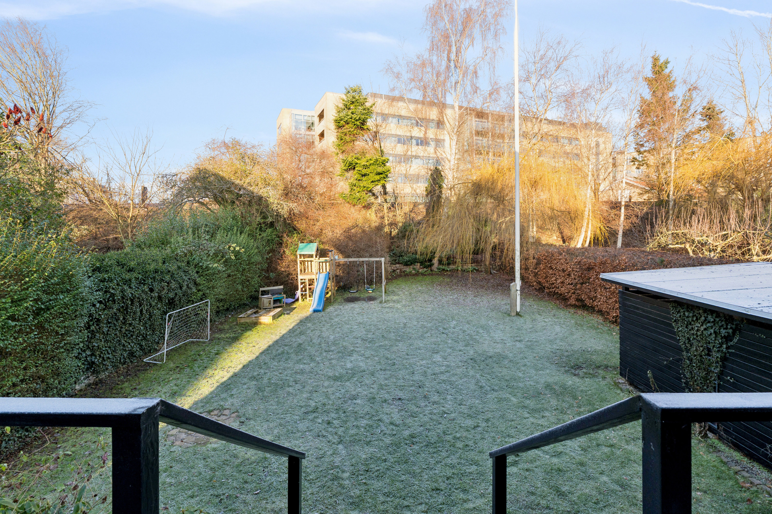 Fremhævet udendørs billede i fuldskærmstilstand. Billede af Strandvej 30, 5700 Svendborg