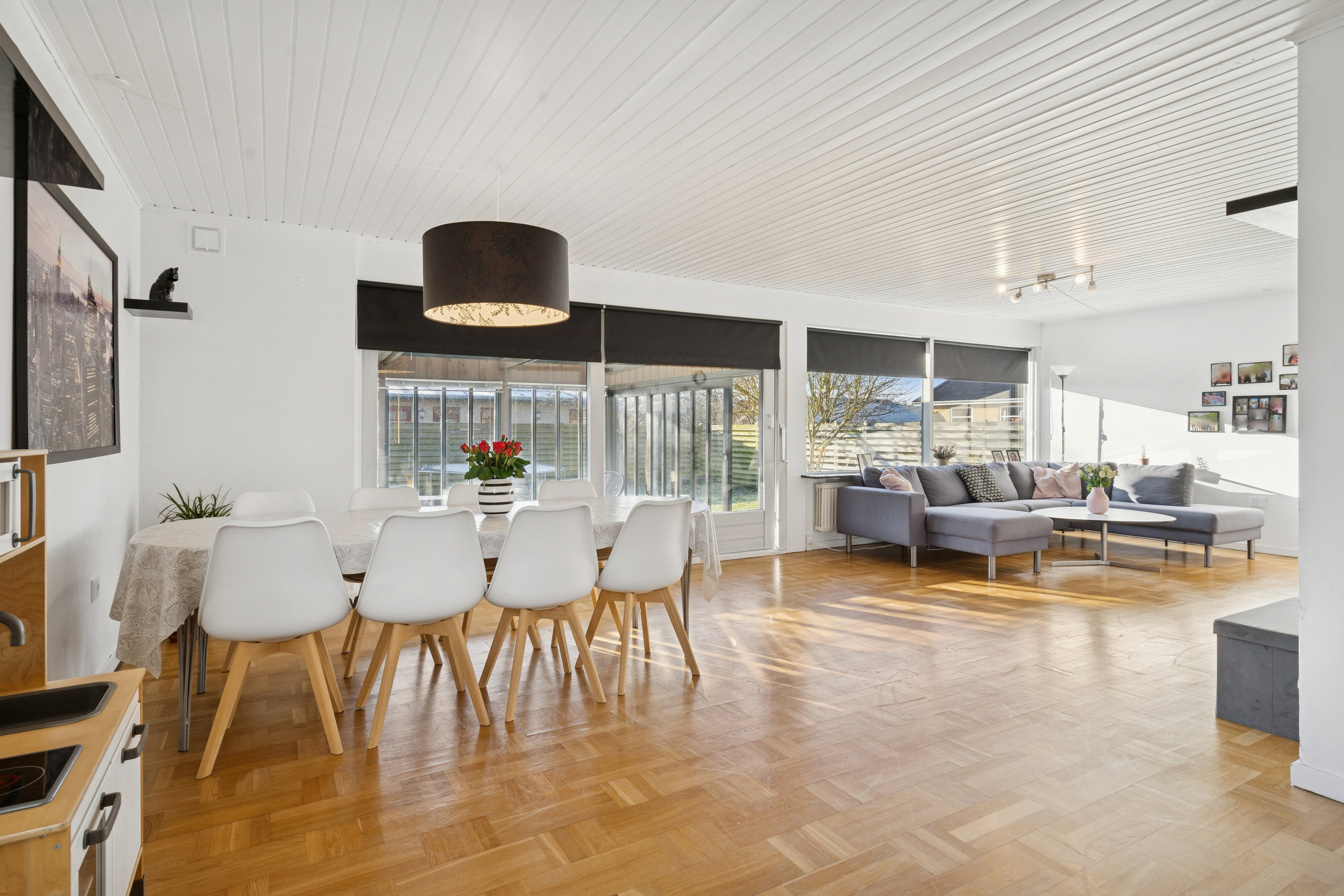 Fremhævet stue billede i fuldskærmstilstand. Billede af Præsteengen 18, Rønnebæk, 4700 Næstved