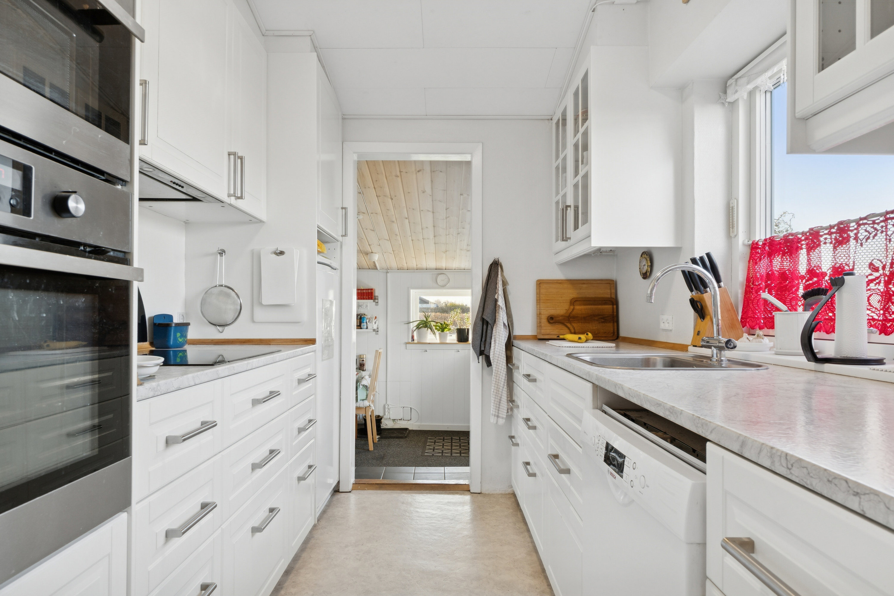 Fremhævet køkken billede i fuldskærmstilstand. Billede af Tværvej 5, 3300 Frederiksværk