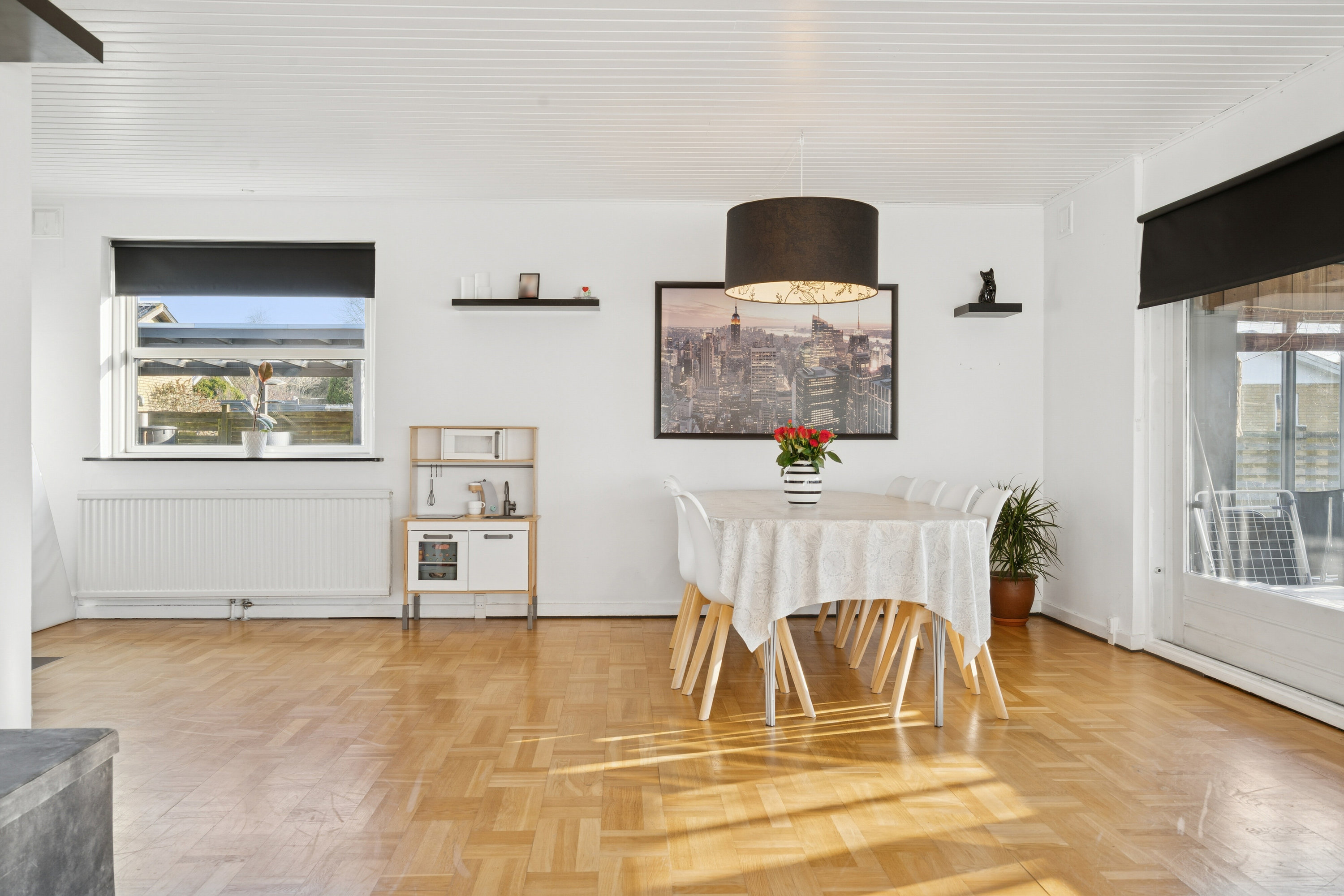 Fremhævet stue billede i fuldskærmstilstand. Billede af Præsteengen 18, Rønnebæk, 4700 Næstved