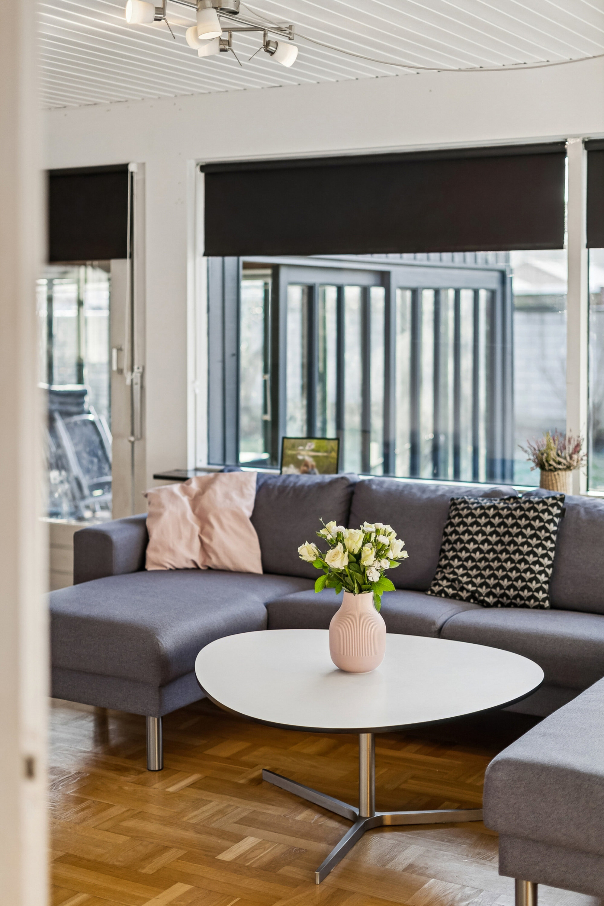 Fremhævet stue billede i fuldskærmstilstand. Billede af Præsteengen 18, Rønnebæk, 4700 Næstved