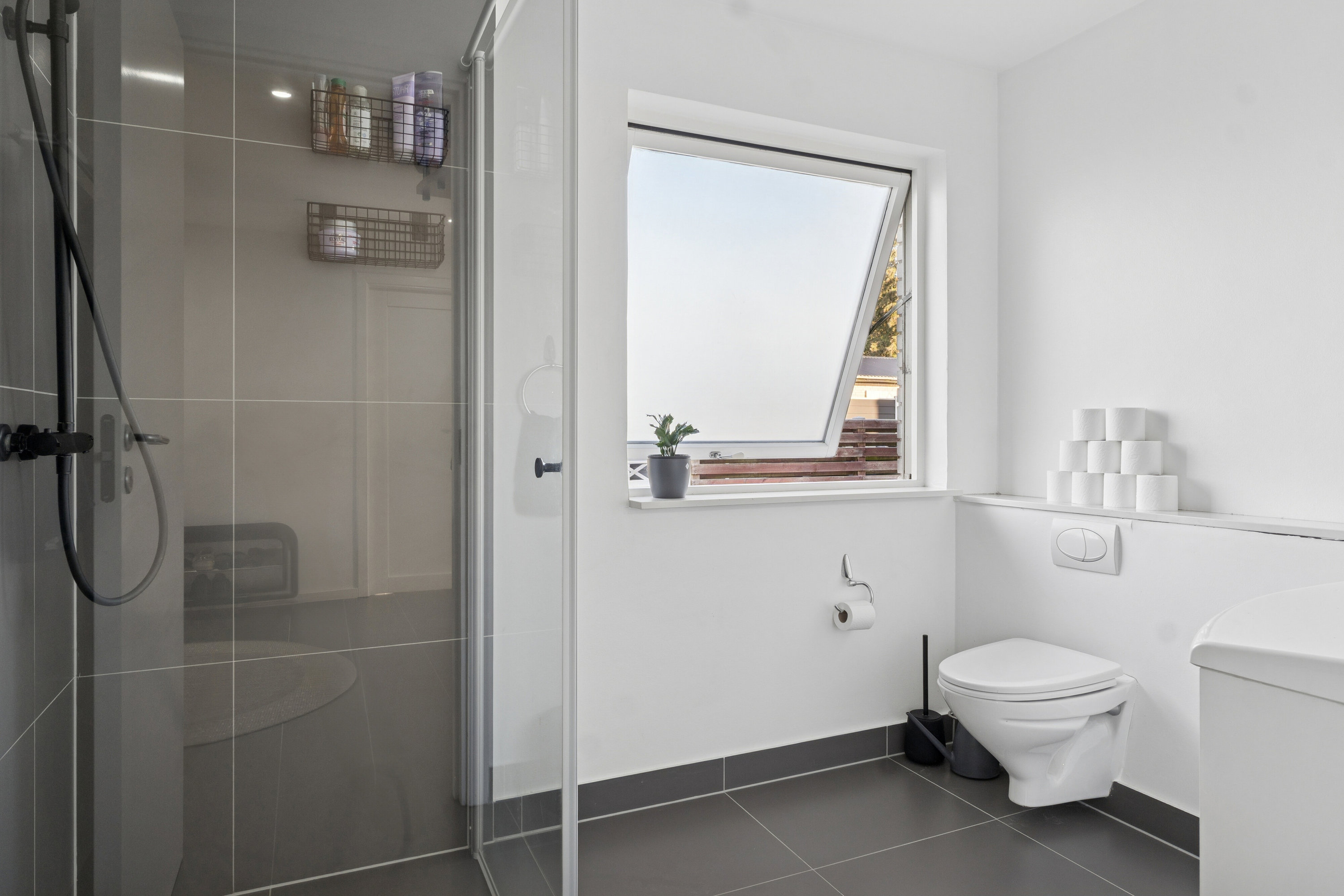 Fremhævet badeværelse billede i fuldskærmstilstand. Billede af Smedevænget 14, Dalby, 4690 Haslev