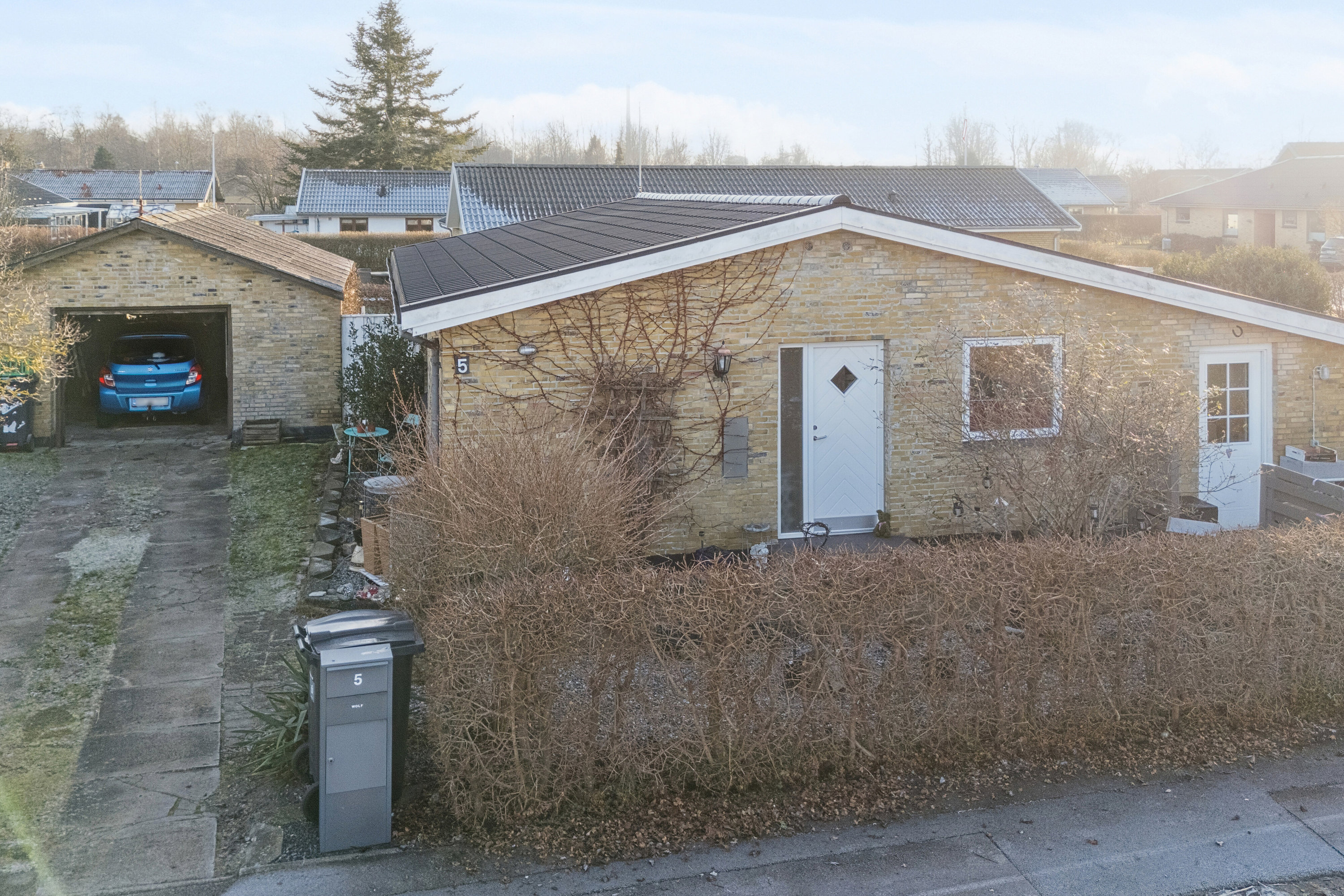 Fremhævet set fra vejen billede i fuldskærmstilstand. Billede af Tværvej 5, 3300 Frederiksværk