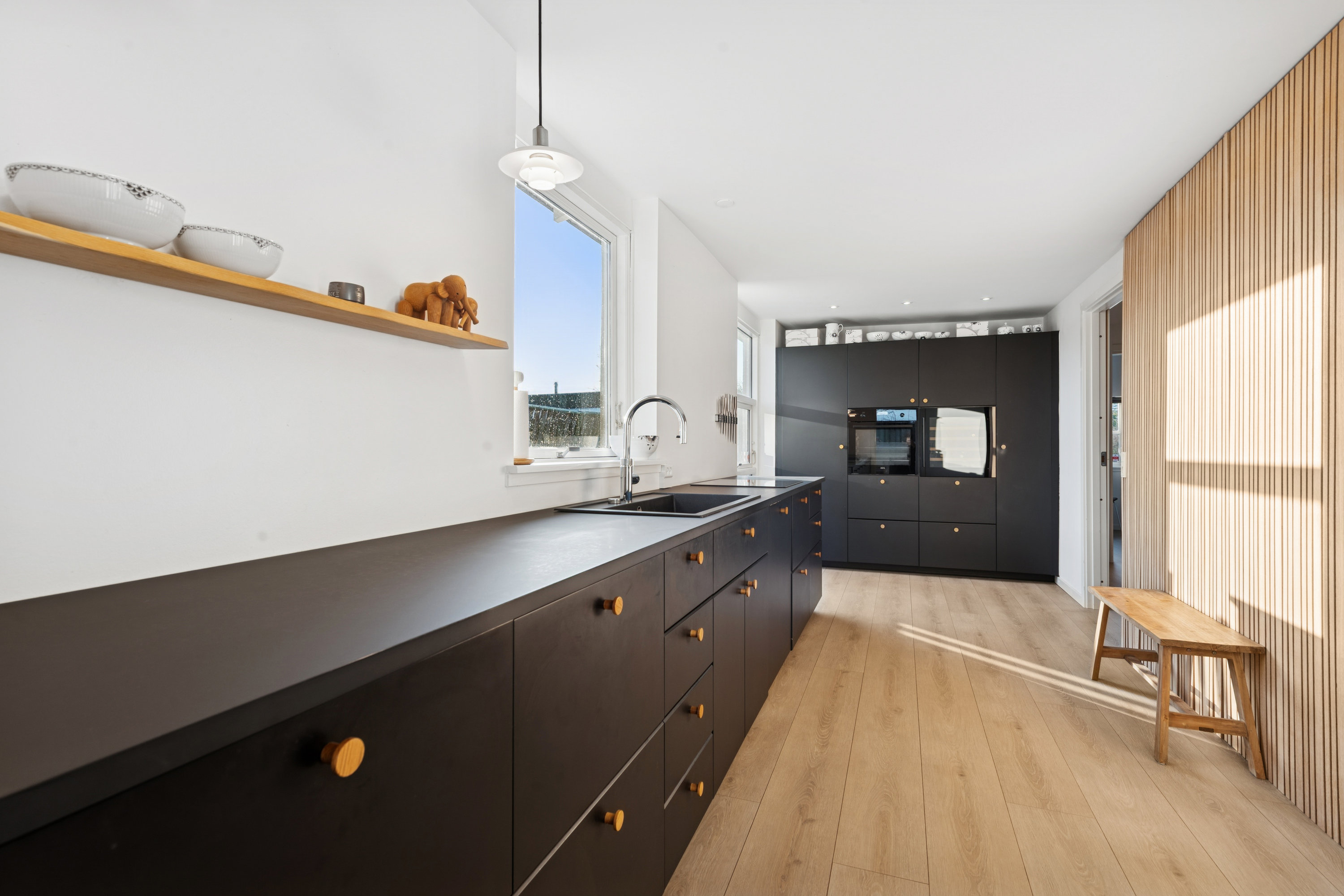 Fremhævet køkken billede i fuldskærmstilstand. Billede af Bastebjerg 33, 2690 Karlslunde