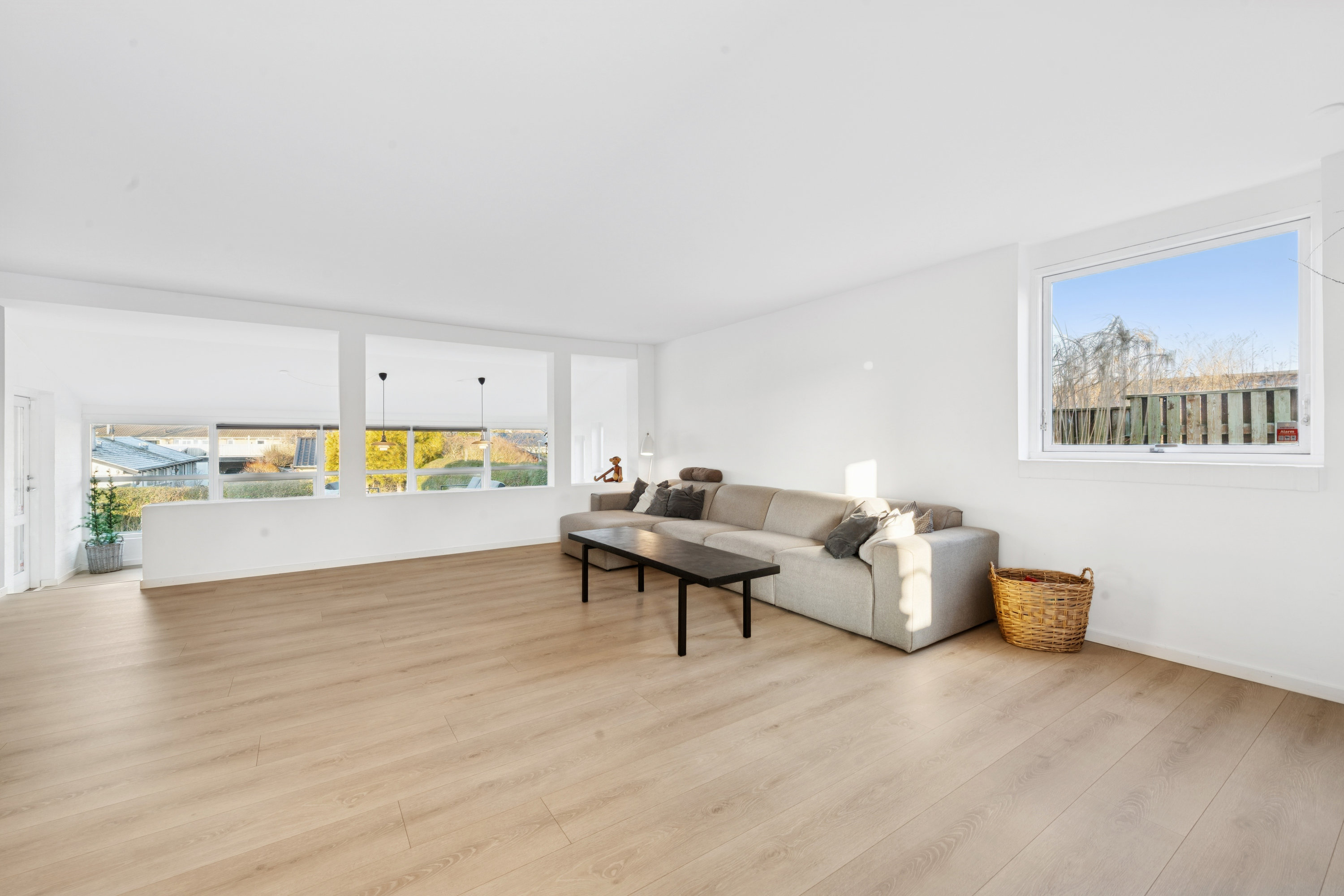 Fremhævet stue billede i fuldskærmstilstand. Billede af Bastebjerg 33, 2690 Karlslunde