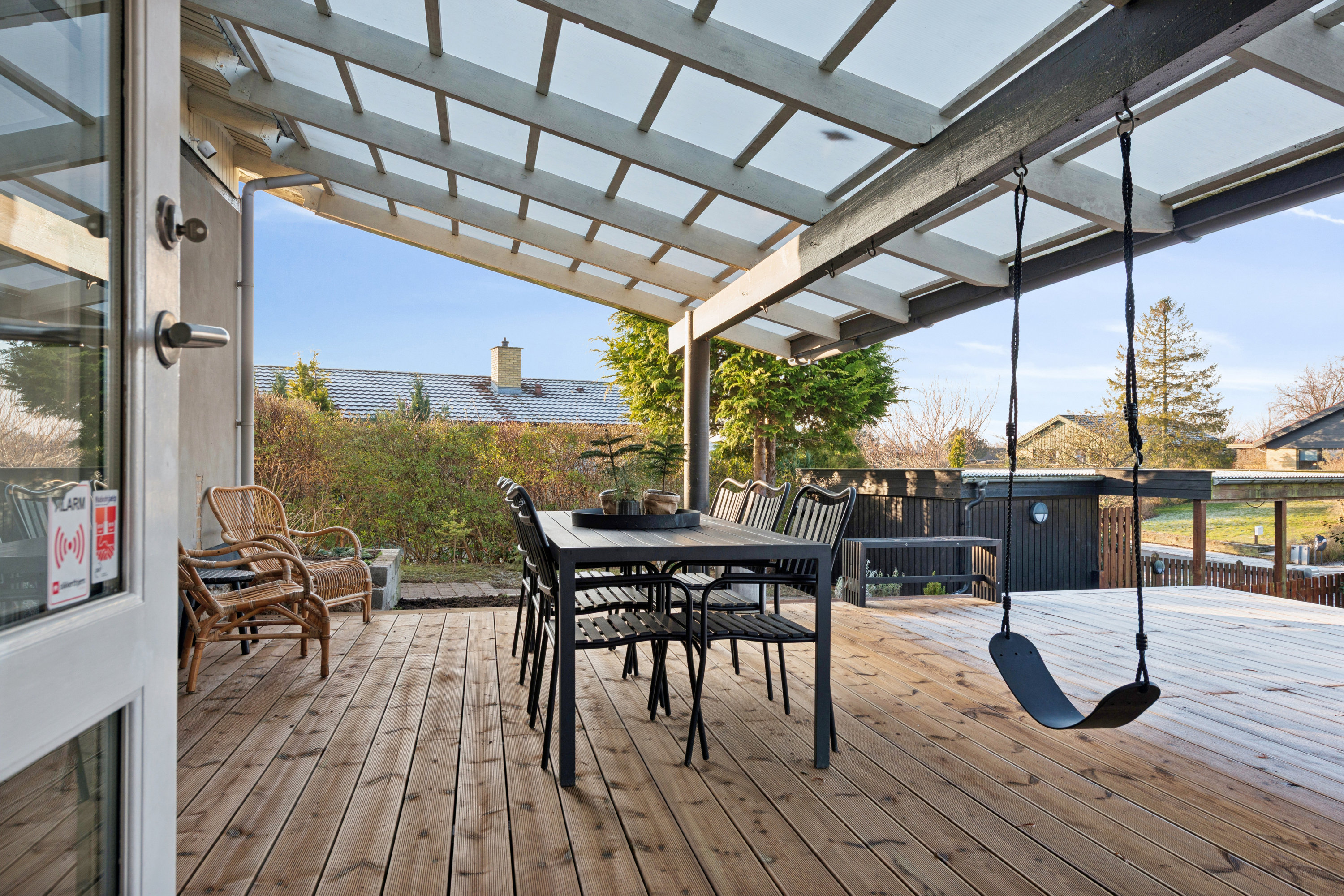 Fremhævet terrasse billede i fuldskærmstilstand. Billede af Bastebjerg 33, 2690 Karlslunde