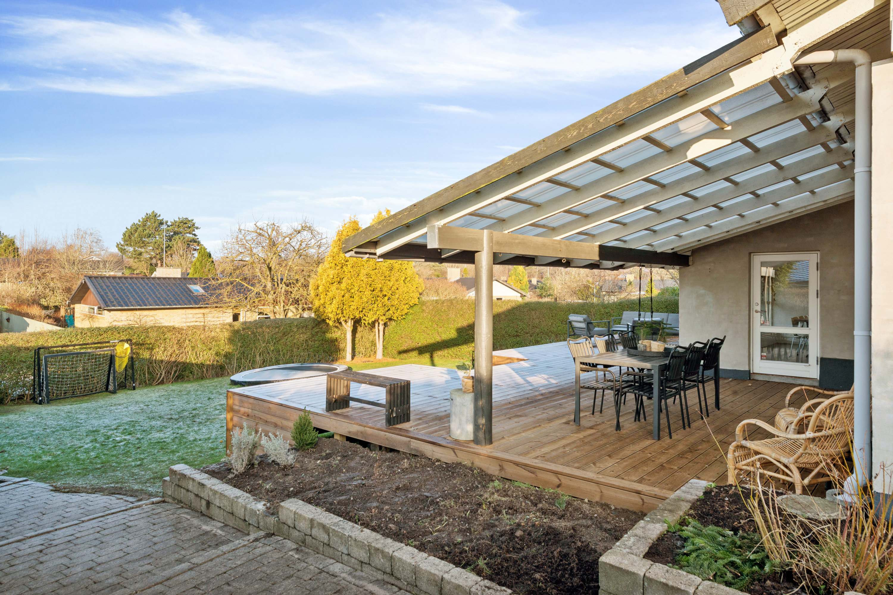 Fremhævet terrasse billede i fuldskærmstilstand. Billede af Bastebjerg 33, 2690 Karlslunde