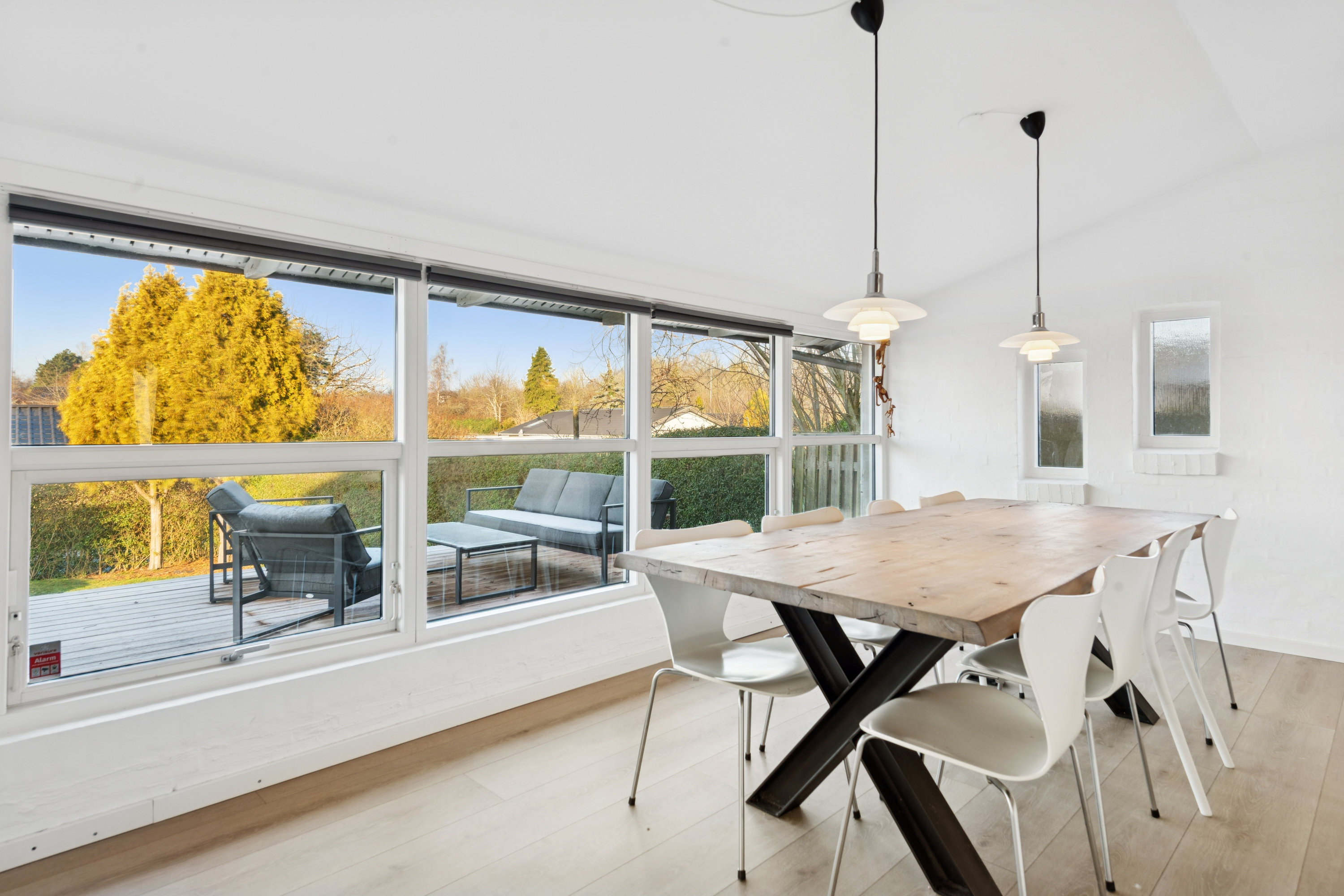 Fremhævet stue billede i fuldskærmstilstand. Billede af Bastebjerg 33, 2690 Karlslunde