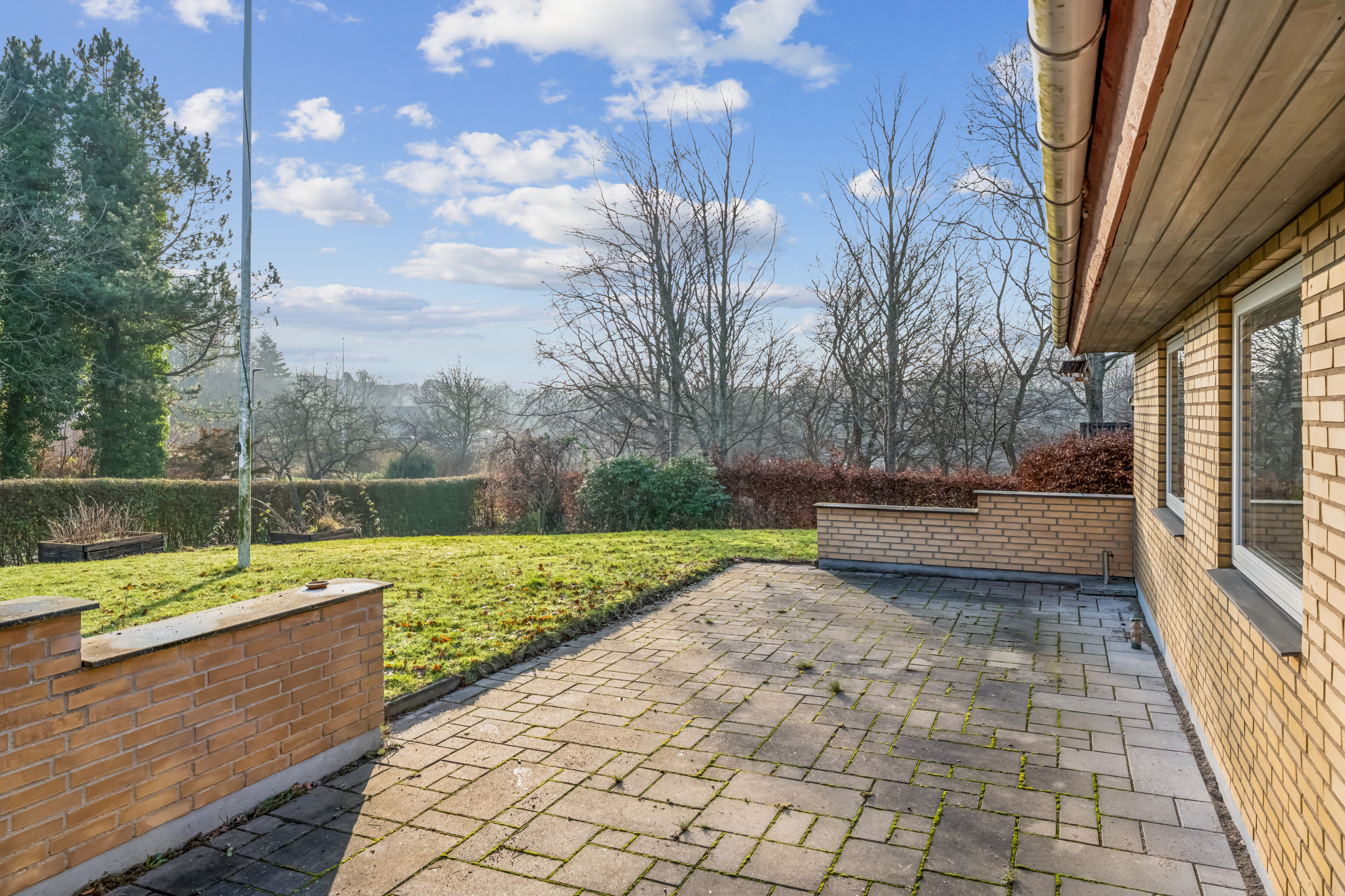 Fremhævet terrasse billede i fuldskærmstilstand. Billede af Klarup Kirkevej 48, 9270 Klarup