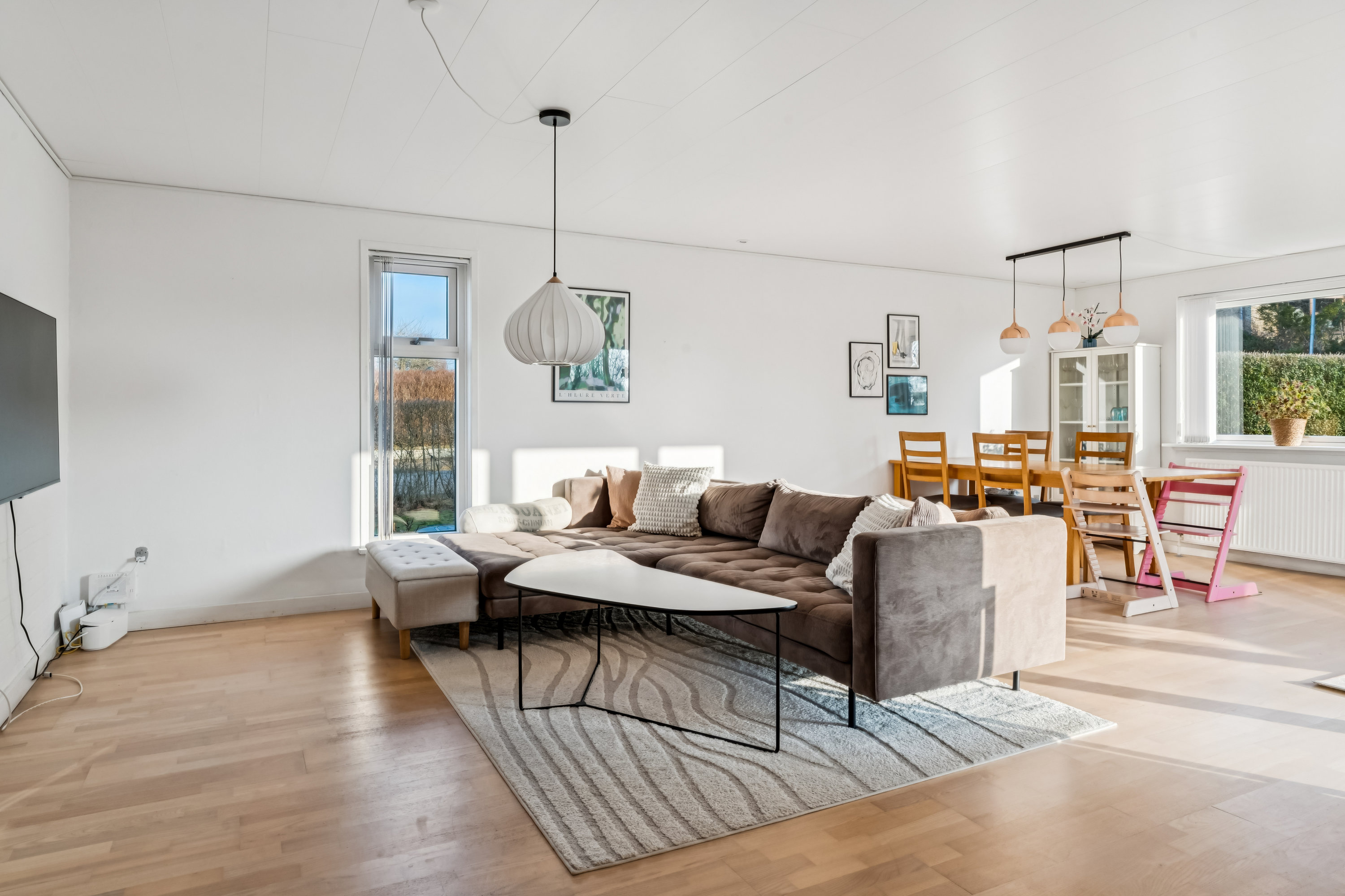 Fremhævet stue billede i fuldskærmstilstand. Billede af Klarup Kirkevej 48, 9270 Klarup