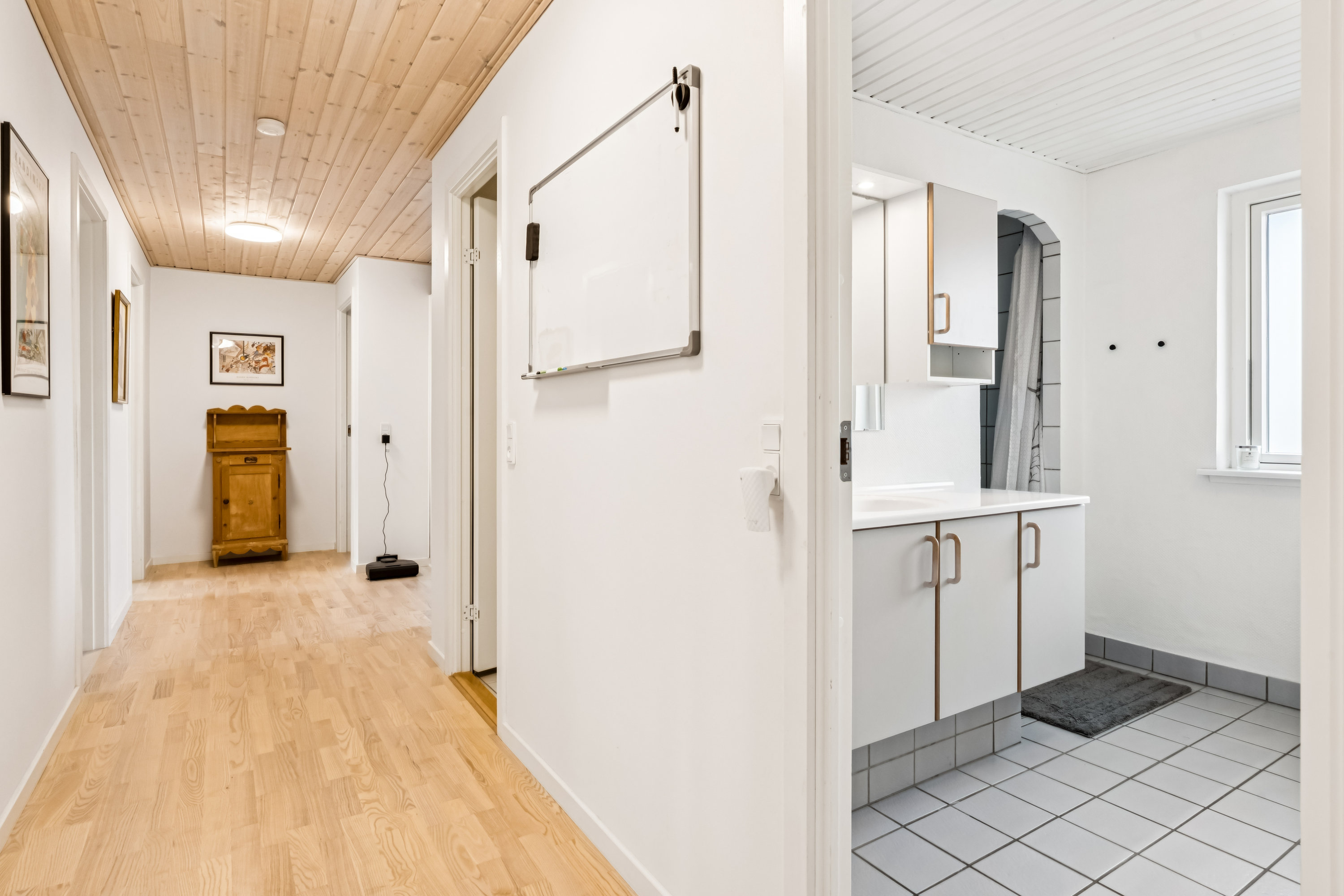 Fremhævet gang billede i fuldskærmstilstand. Billede af Klarup Kirkevej 48, 9270 Klarup