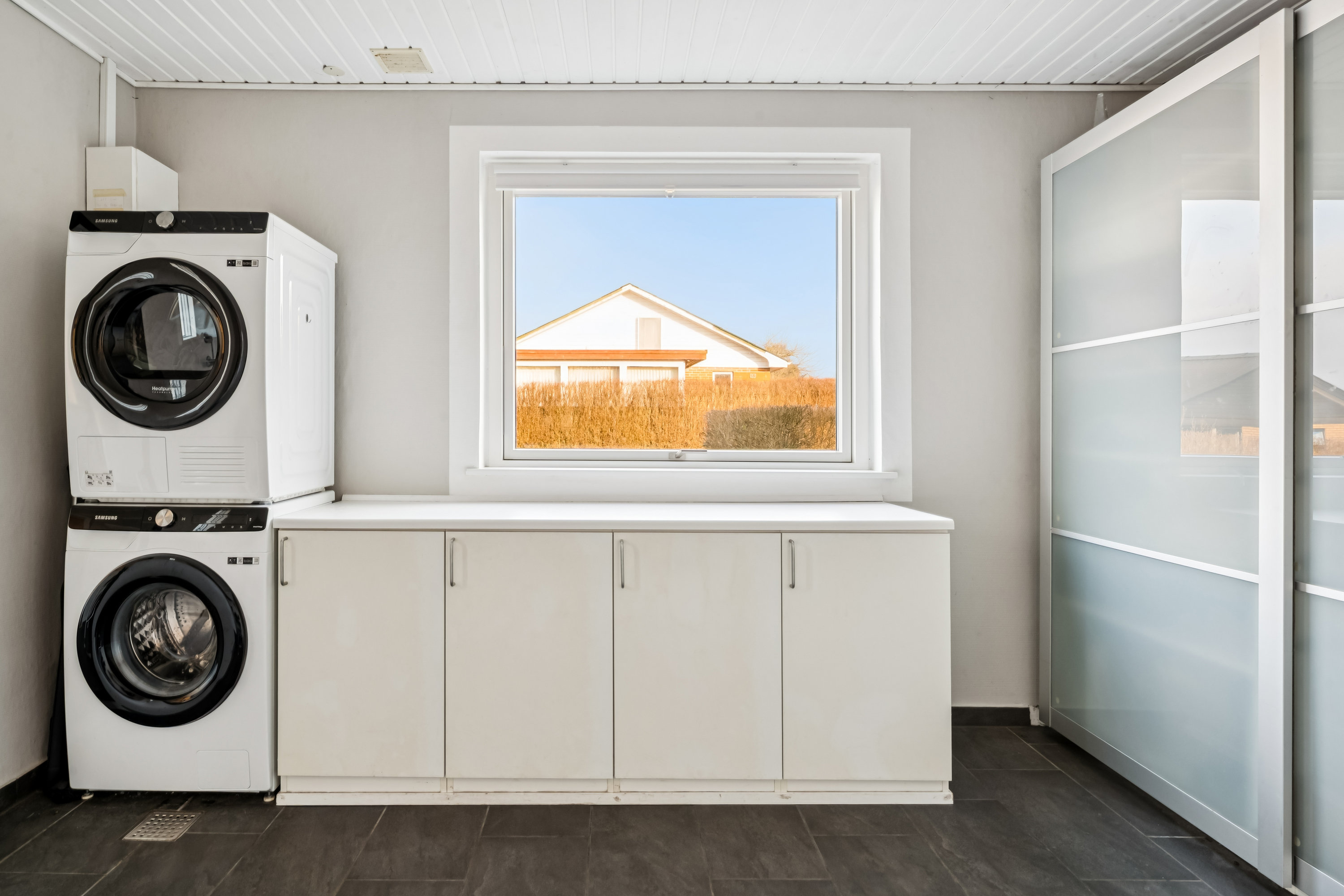 Fremhævet køkken billede i fuldskærmstilstand. Billede af Klarup Kirkevej 48, 9270 Klarup