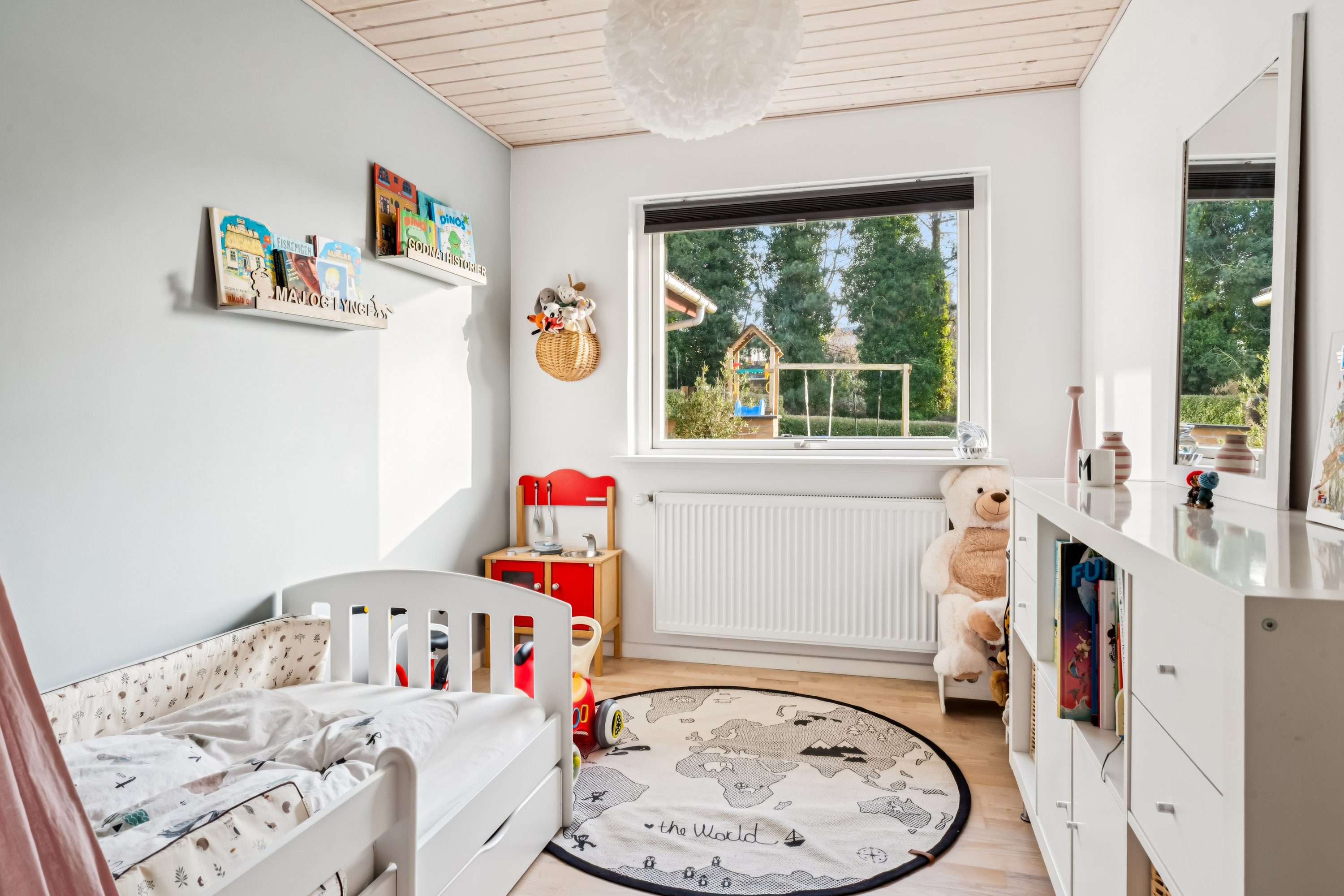 Fremhævet værelse billede i fuldskærmstilstand. Billede af Klarup Kirkevej 48, 9270 Klarup