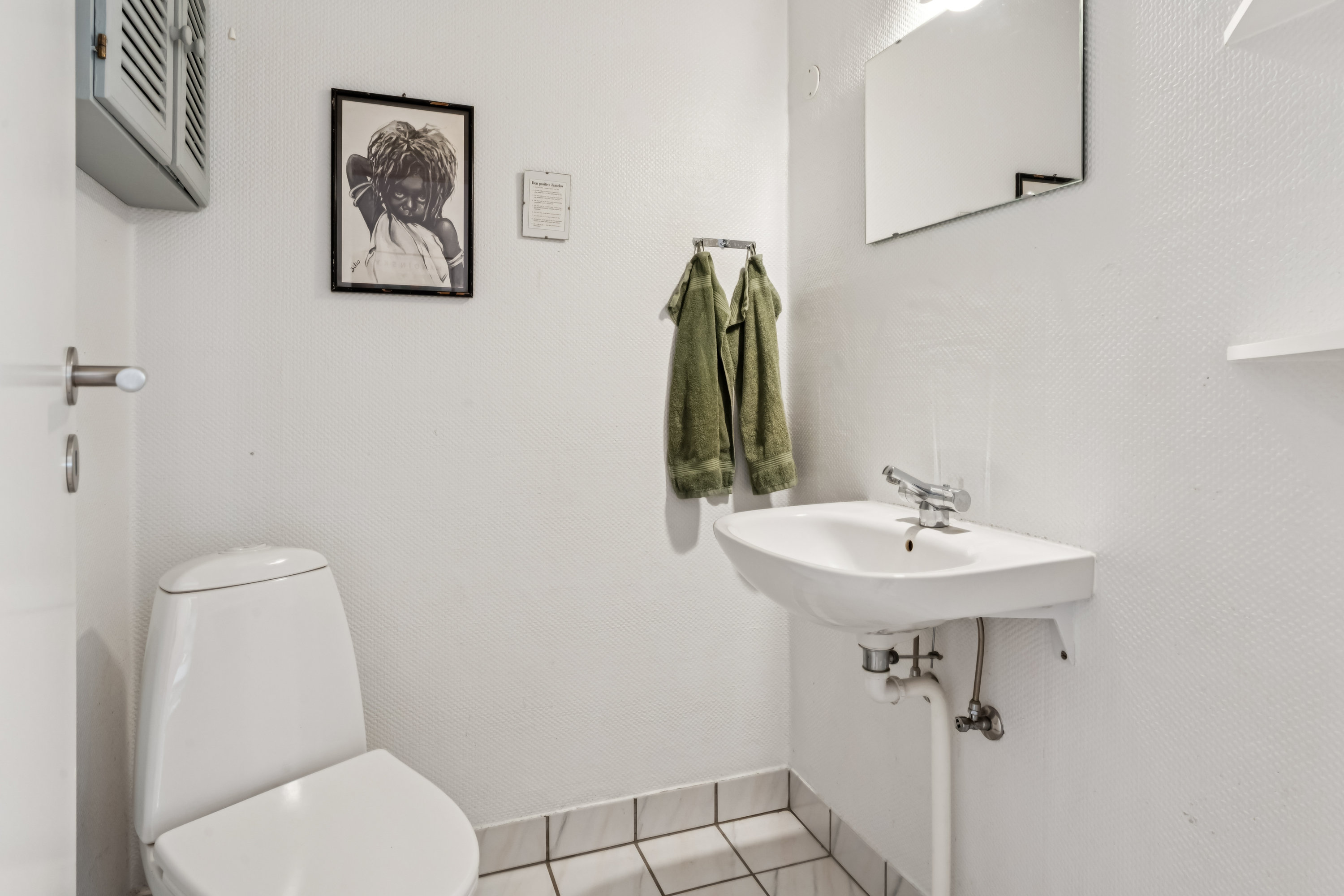 Fremhævet badeværelse billede i fuldskærmstilstand. Billede af Klarup Kirkevej 48, 9270 Klarup