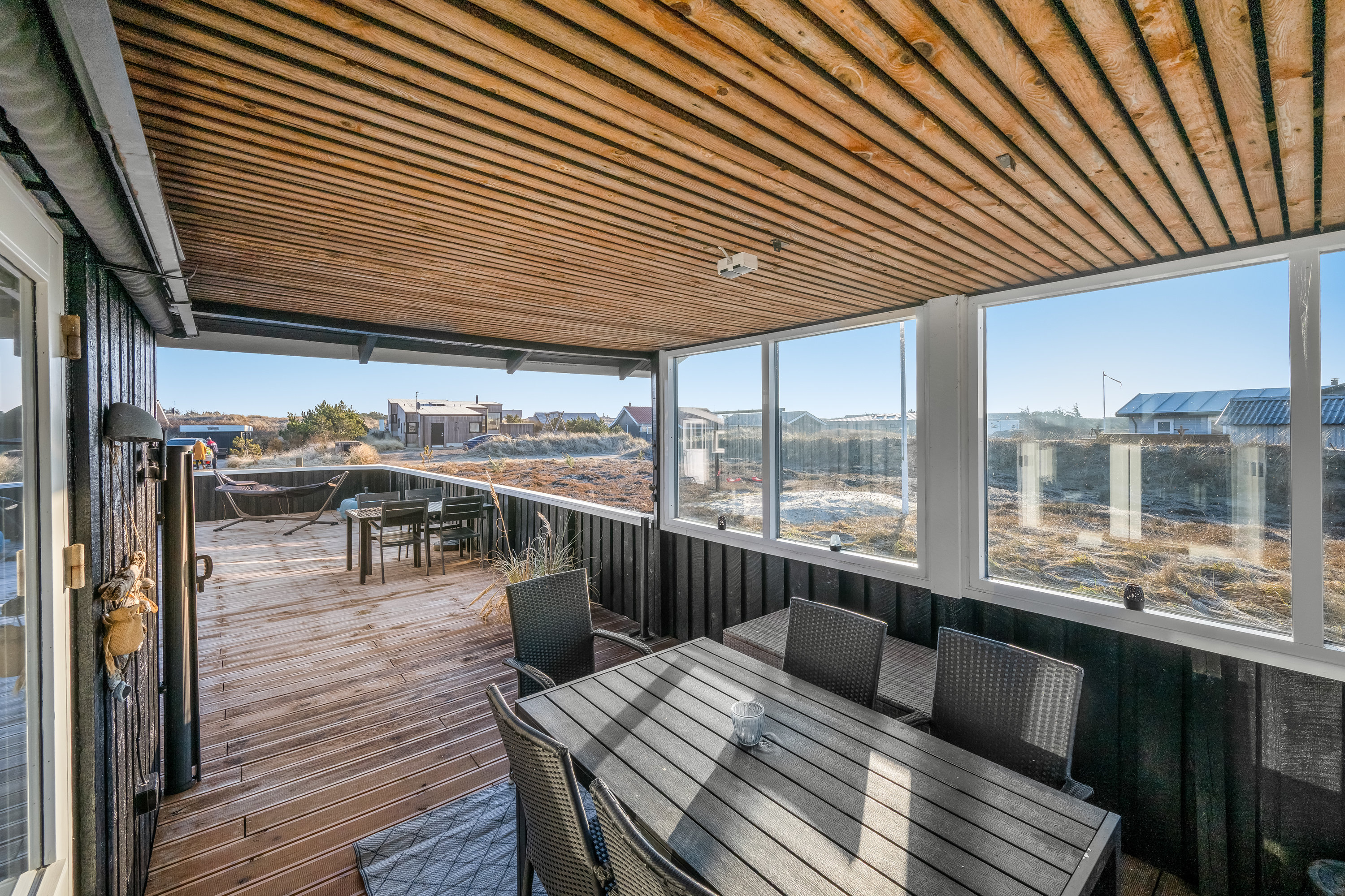 Fremhævet overdækket terrasse billede i fuldskærmstilstand. Billede af Bjerregårdsvej 253, Bjerregaard, 6960 Hvide Sande