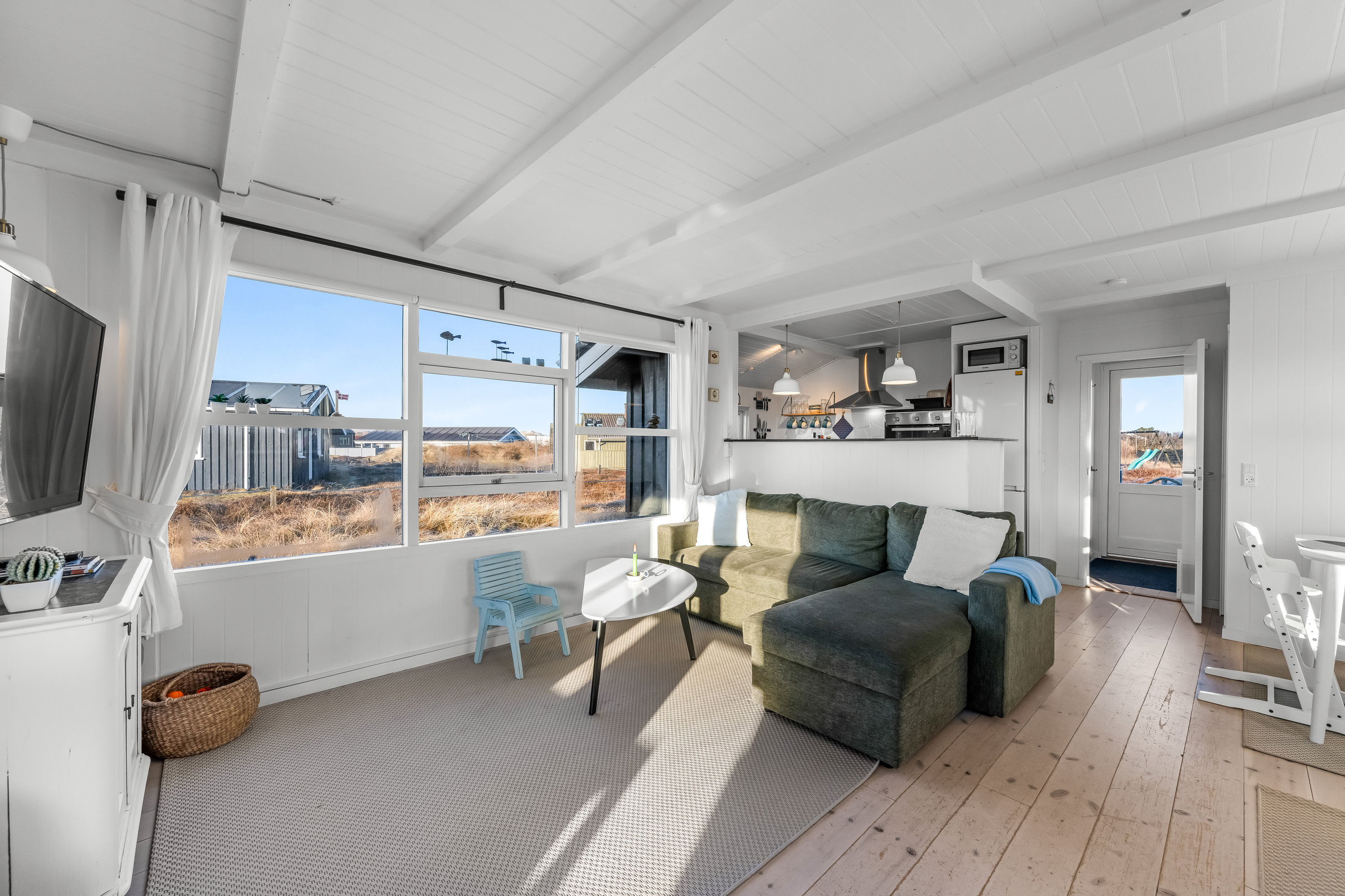 Fremhævet stue billede i fuldskærmstilstand. Billede af Bjerregårdsvej 253, Bjerregaard, 6960 Hvide Sande