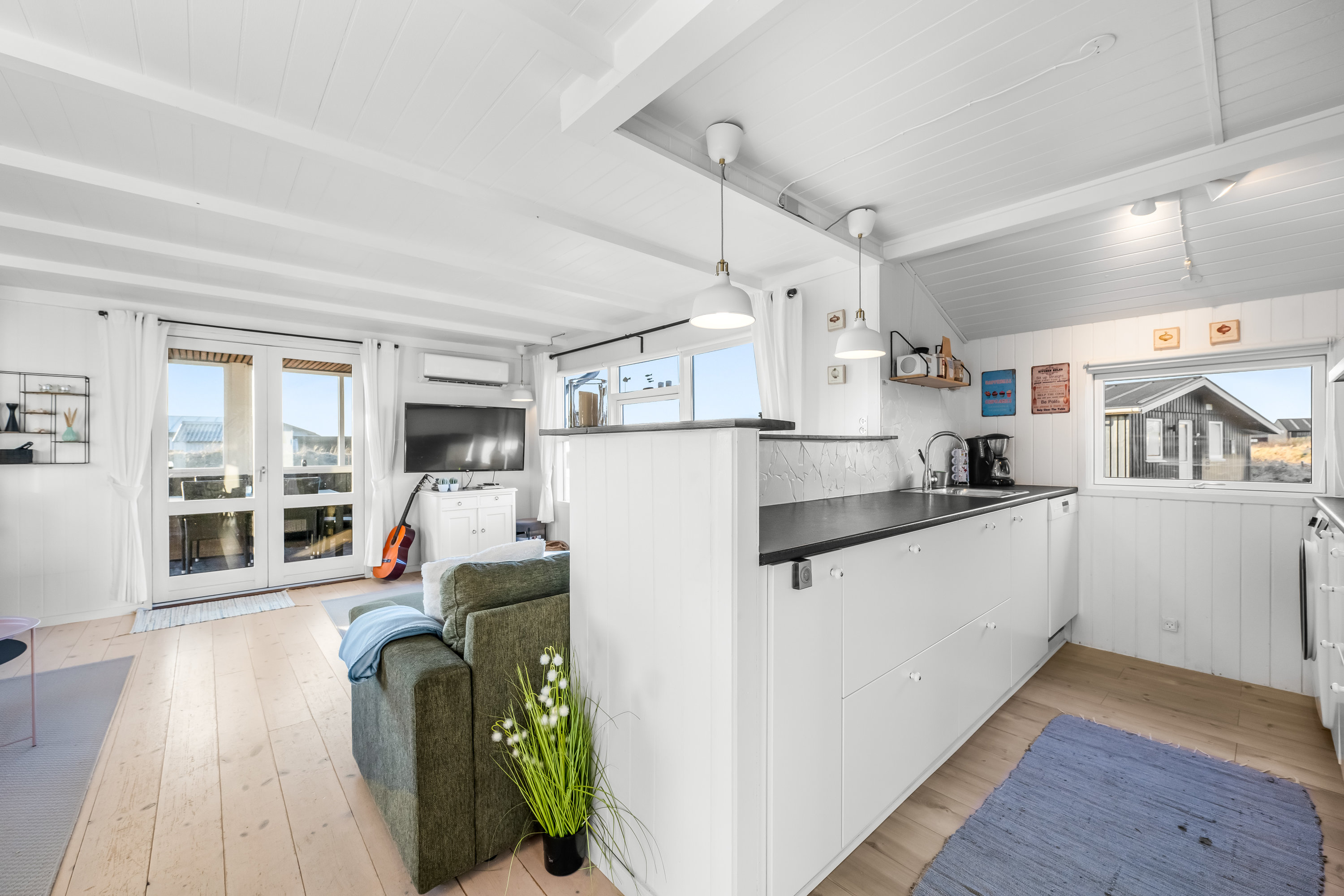 Fremhævet køkken billede i fuldskærmstilstand. Billede af Bjerregårdsvej 253, Bjerregaard, 6960 Hvide Sande