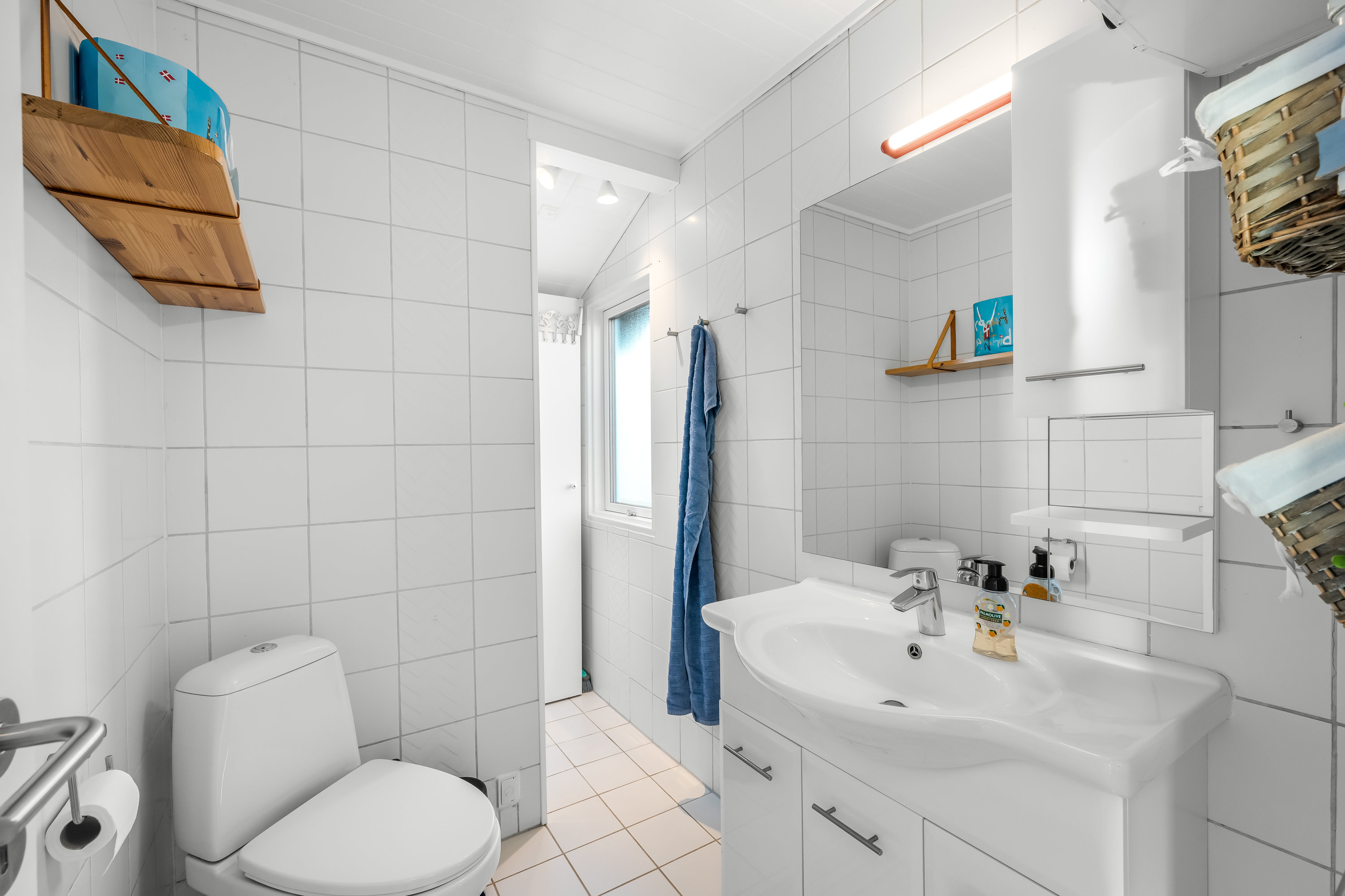 Fremhævet badeværelse billede i fuldskærmstilstand. Billede af Bjerregårdsvej 253, Bjerregaard, 6960 Hvide Sande