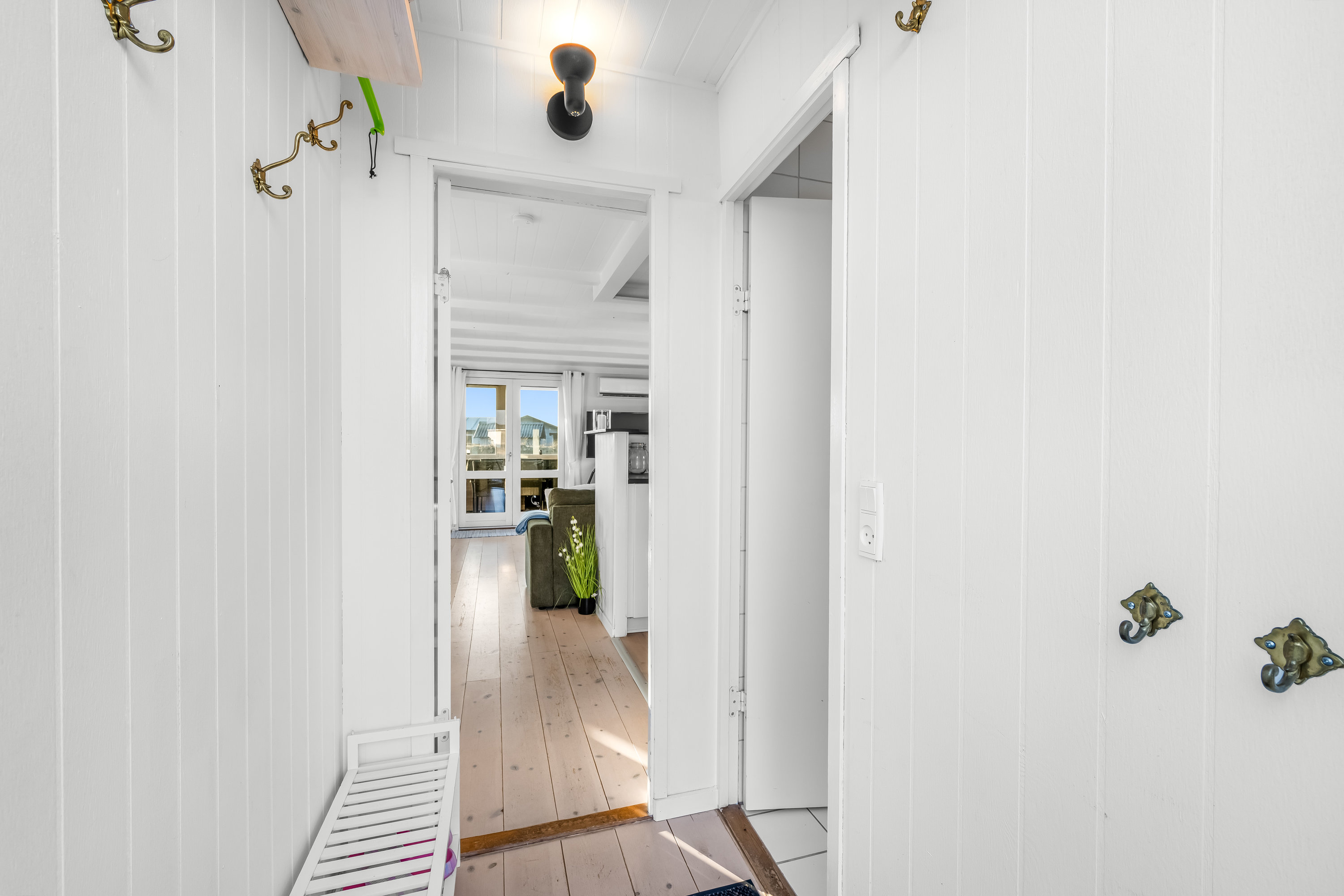 Fremhævet gang billede i fuldskærmstilstand. Billede af Bjerregårdsvej 253, Bjerregaard, 6960 Hvide Sande