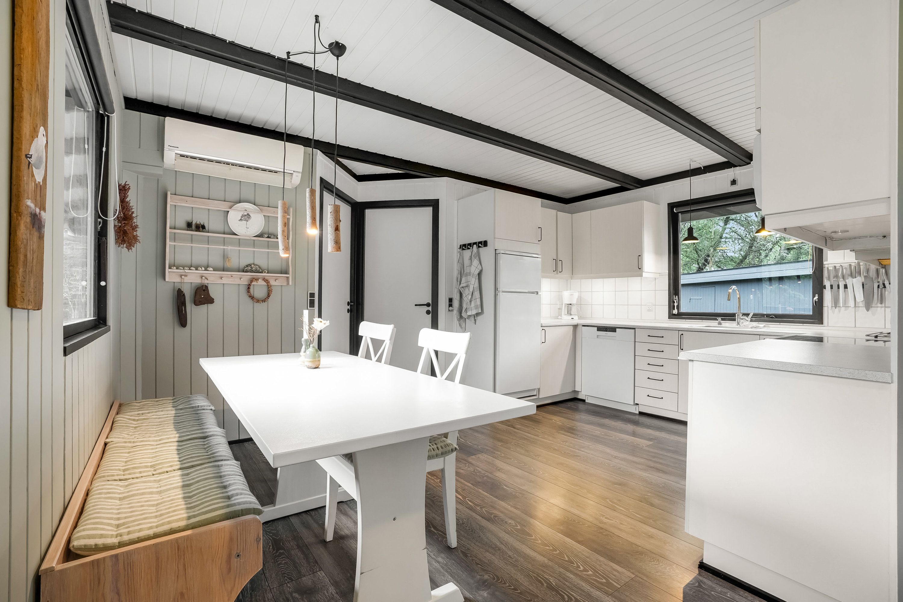 Fremhævet køkken billede i fuldskærmstilstand. Billede af Sandtoftevej 17, 6857 Blåvand