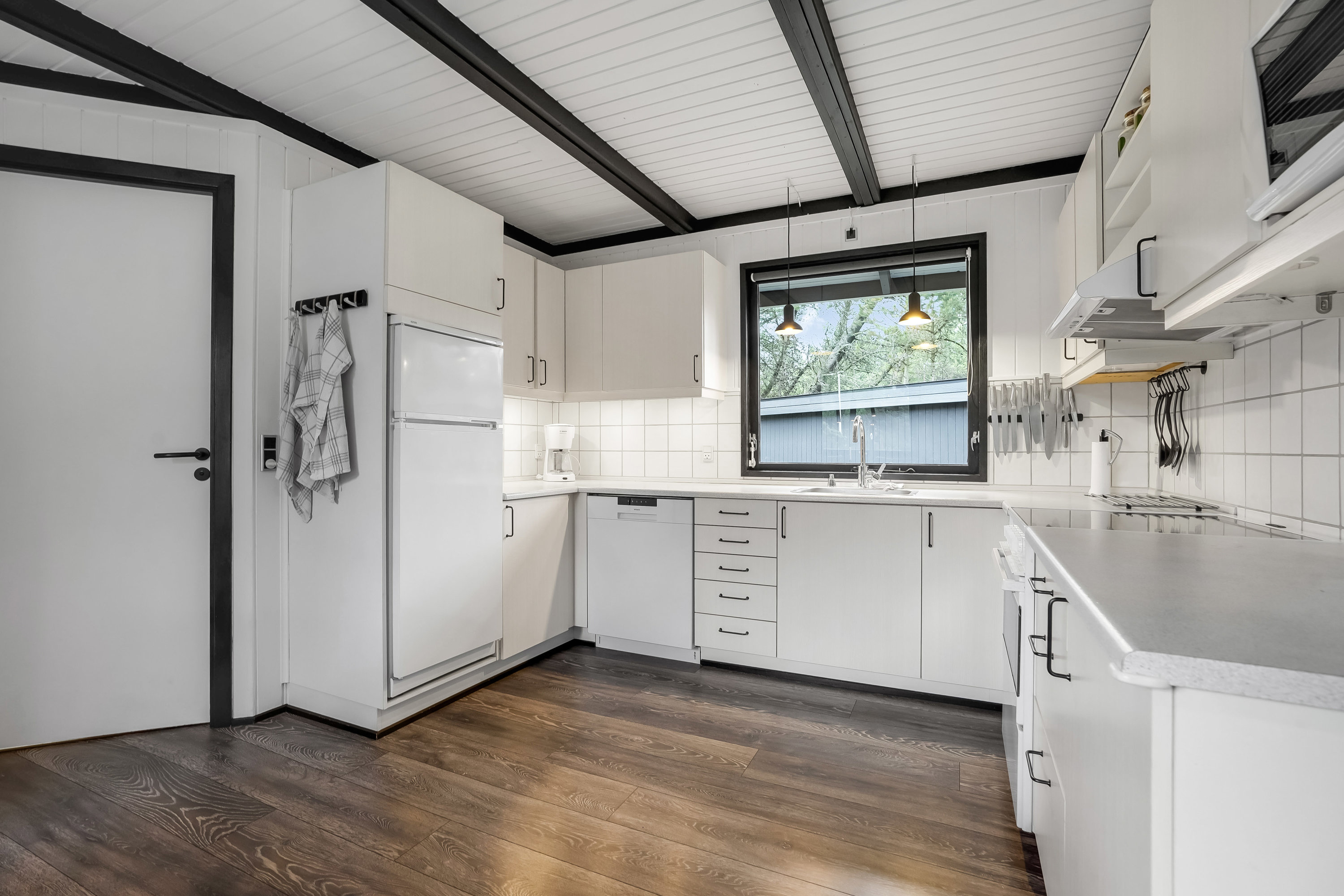 Fremhævet køkken billede i fuldskærmstilstand. Billede af Sandtoftevej 17, 6857 Blåvand