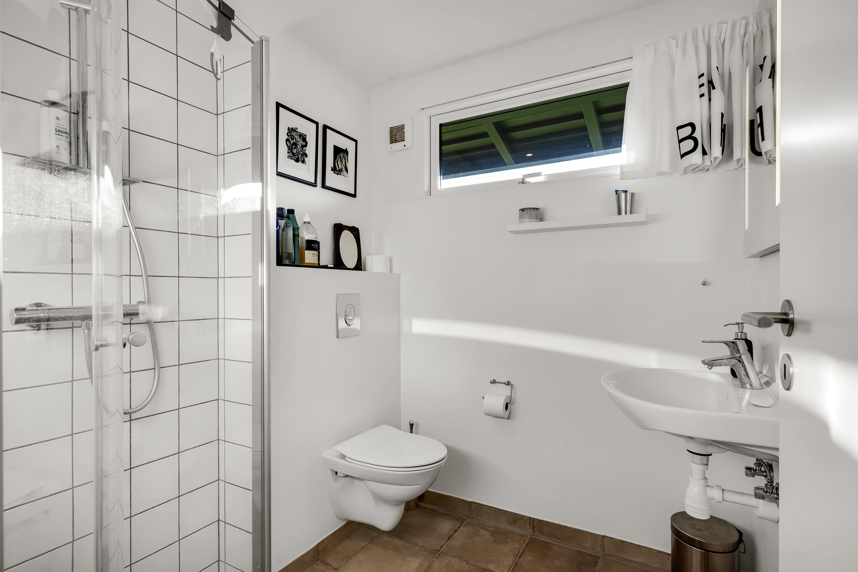 Fremhævet badeværelse billede i fuldskærmstilstand. Billede af Vesterende 39, Ballum, 6261 Bredebro