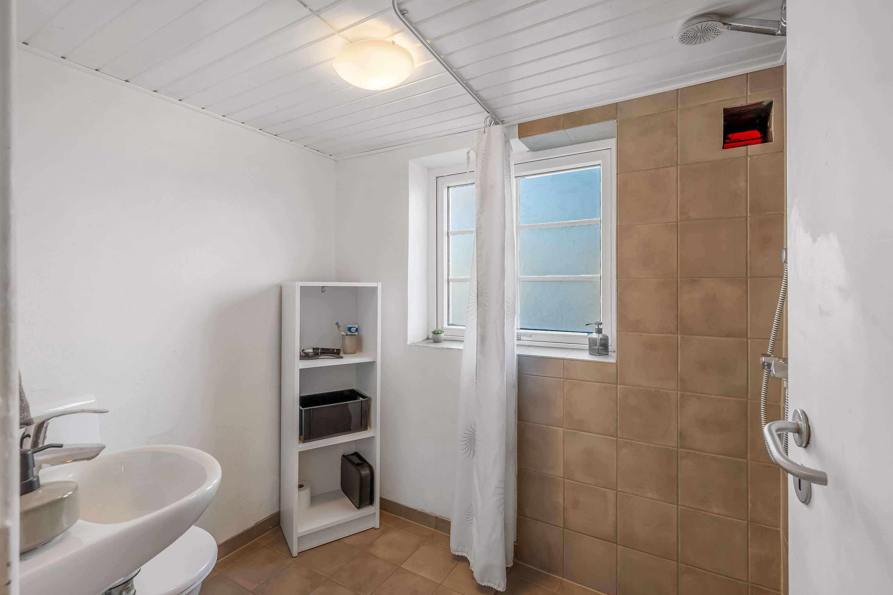 Fremhævet badeværelse billede i fuldskærmstilstand. Billede af Sønderbækvej 11, Sæd, 6270 Tønder